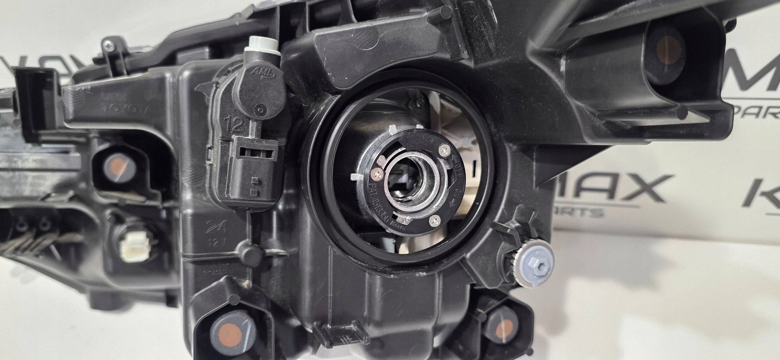 Reflektor right side Toyota Yaris Cross KOITO0D310