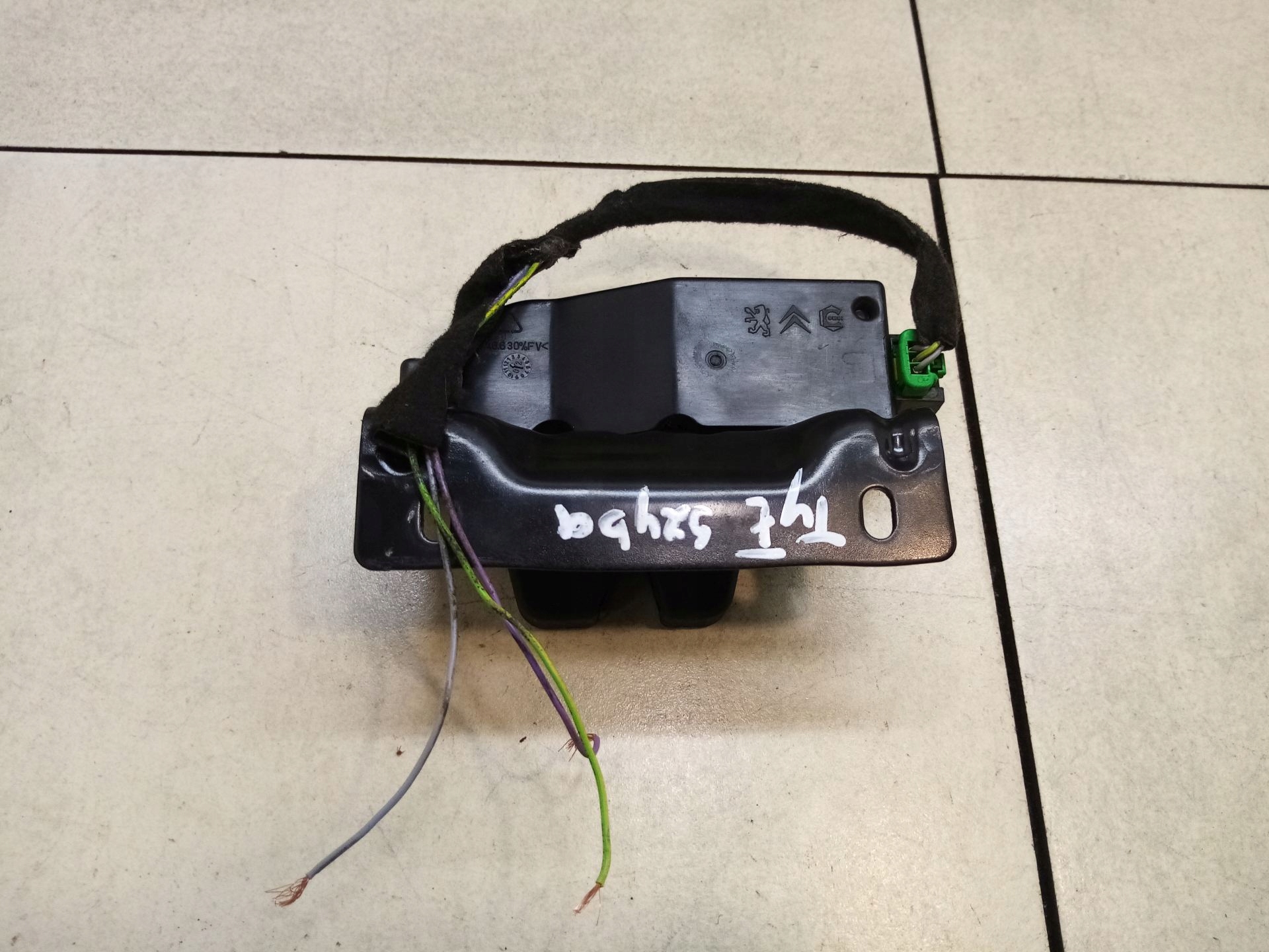 de la Serrure Vitres Arrière du capot PEUGEOT 206 1.4