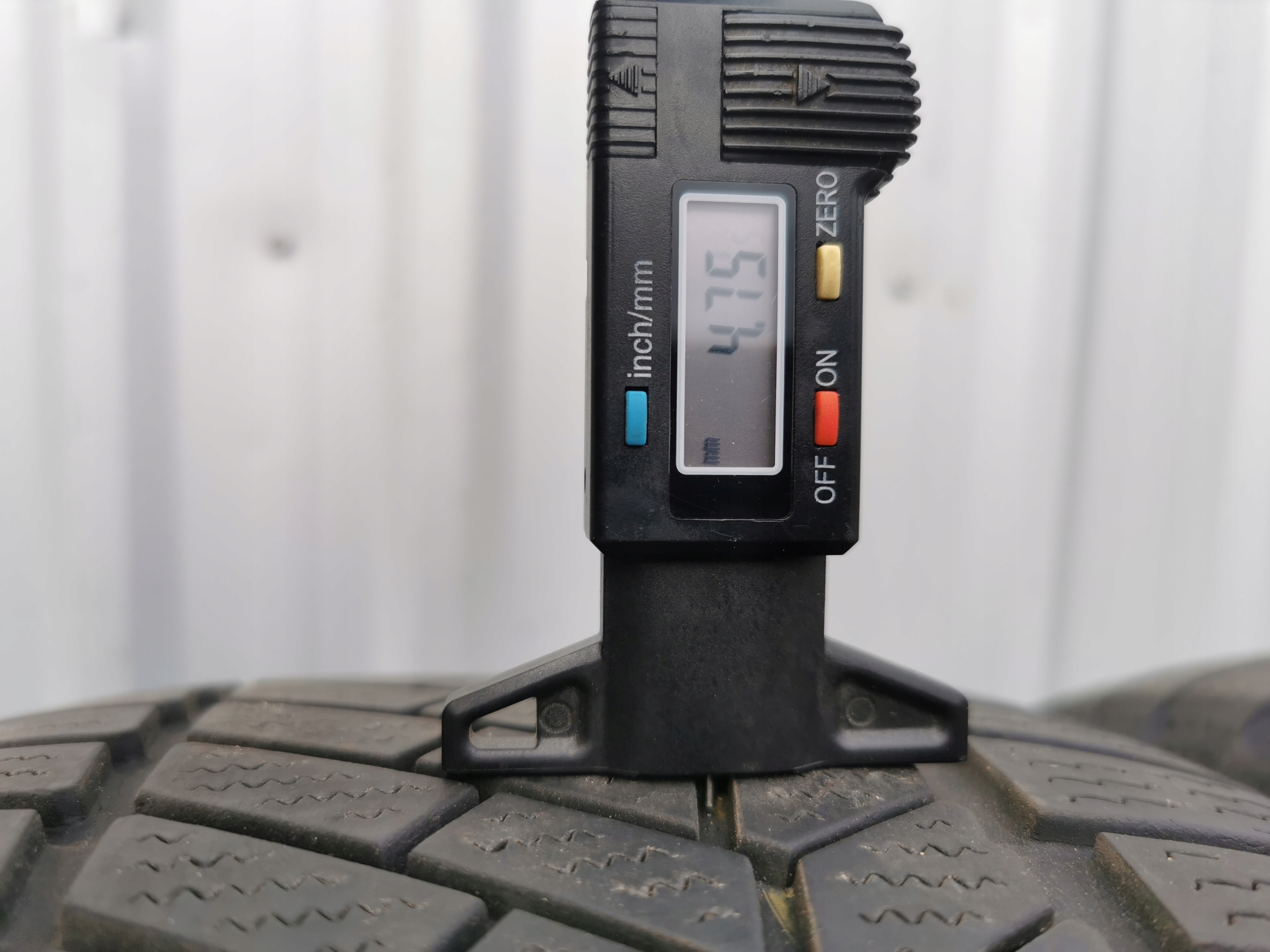 OPONY CONTINENTAL CONTIWINTERCONTACT 225/55 R17 97H 2016R. Szerokość opony 225 mm
