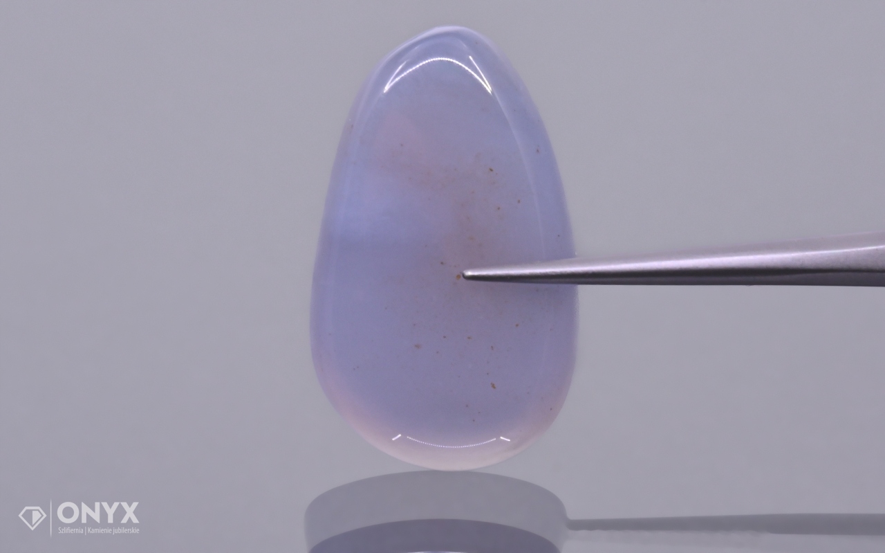 Chalcedon modrá konvexní nepravidelná destička 25,5x15,5 mm