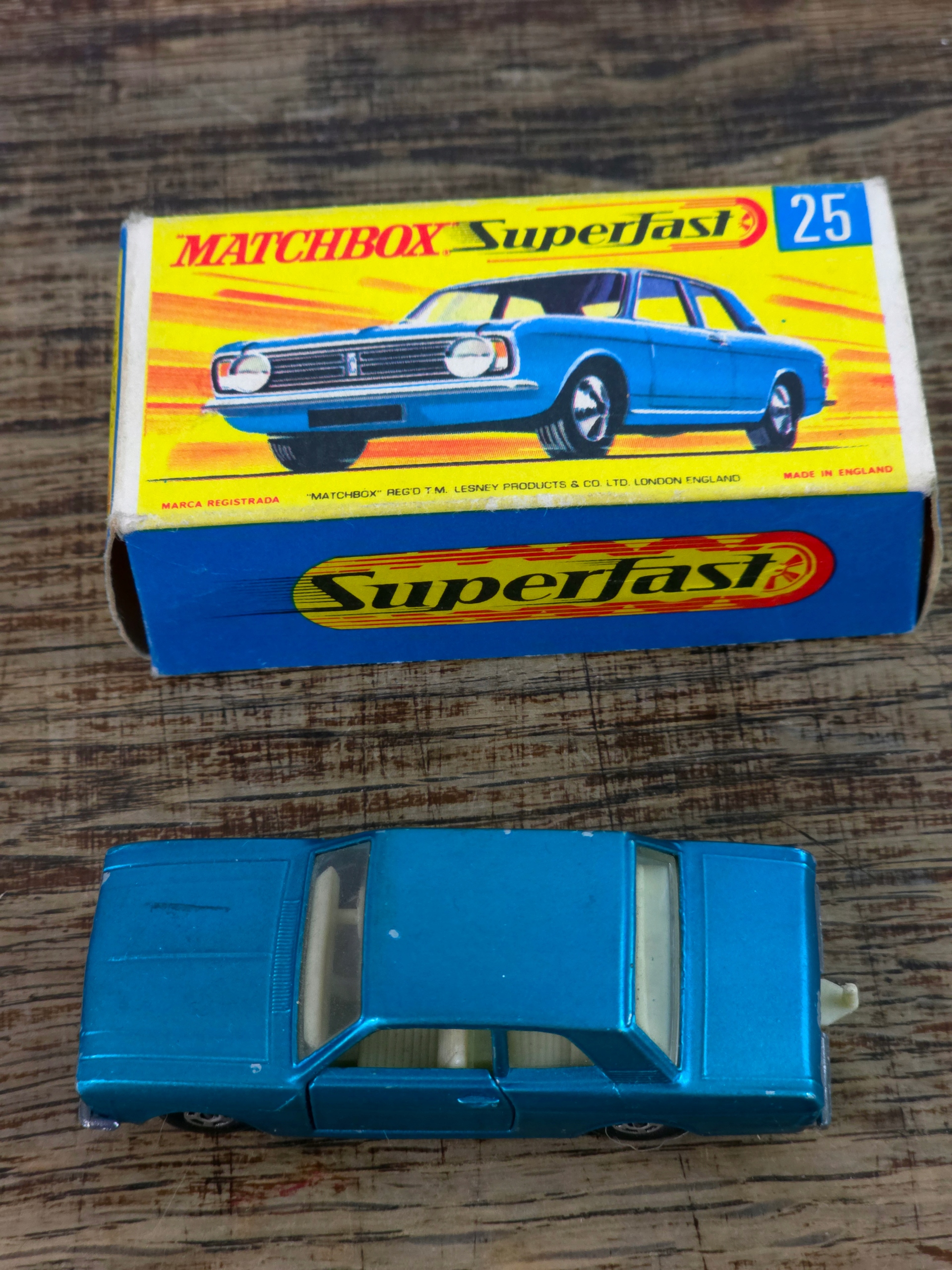 Lata 60 MATCHBOX LESNEY SUPERFAST No.25 Ford Cortina GT .