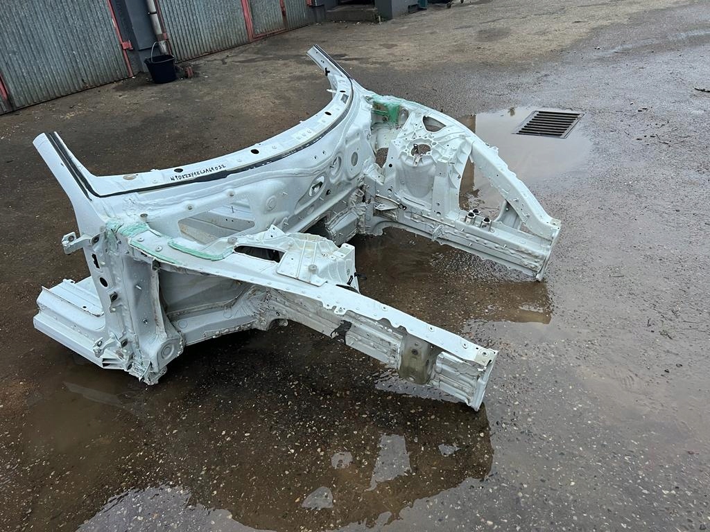 IDEALNA quarter front front right PORSCHE TAYCAN 1