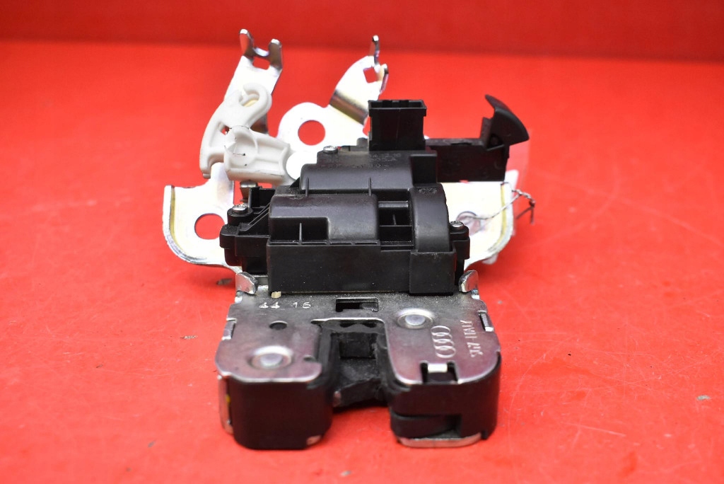 lock bonnet rear part boot 8R0827505A SKODA RAPID 5D HB 12-17