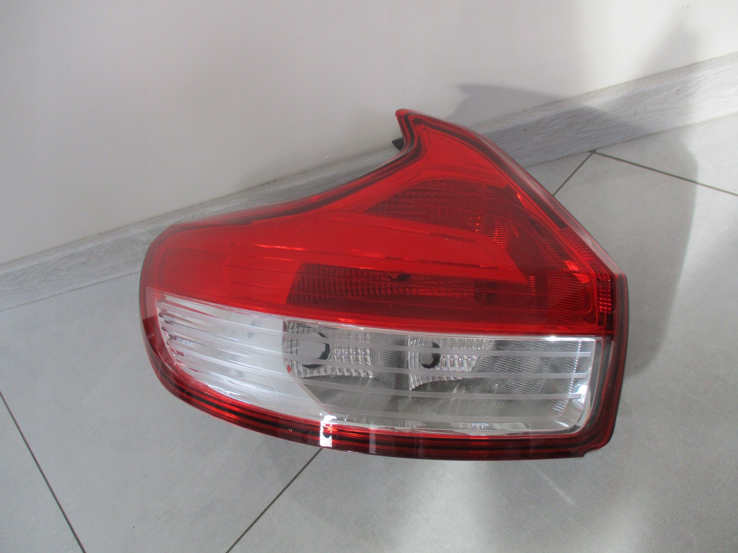 Lampa lewy tył Łada XRAY 265553443R Producent części Valeo