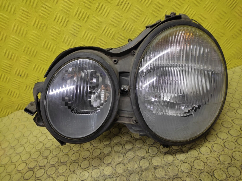 MERCEDES W210 REFLEKTOR light left front