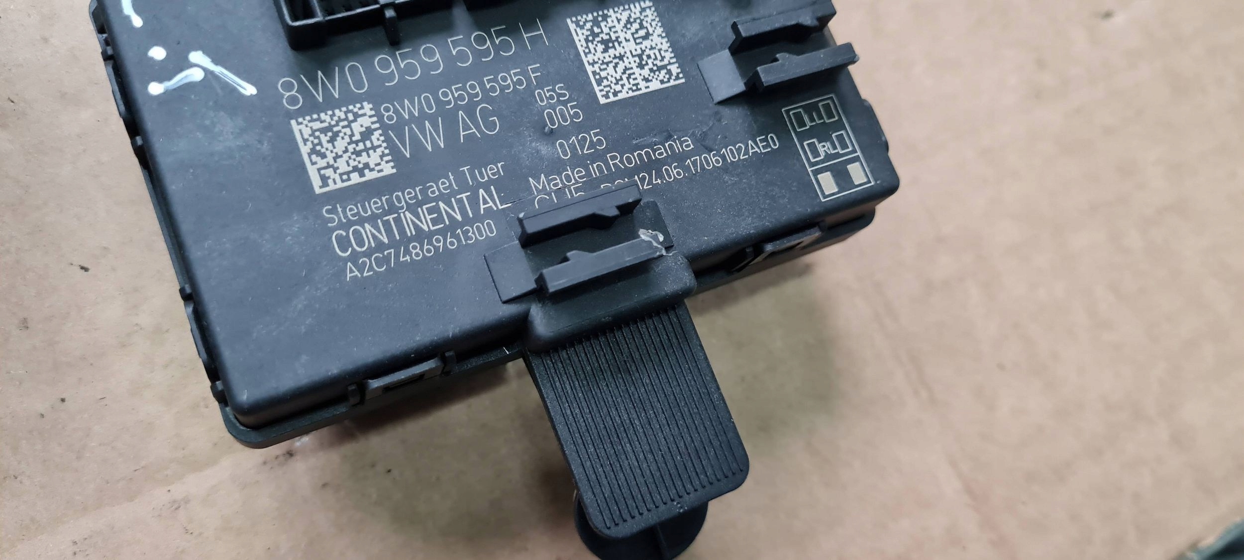 A4 B9 8W module control unit door 8W0959595E 8W0959595H A5