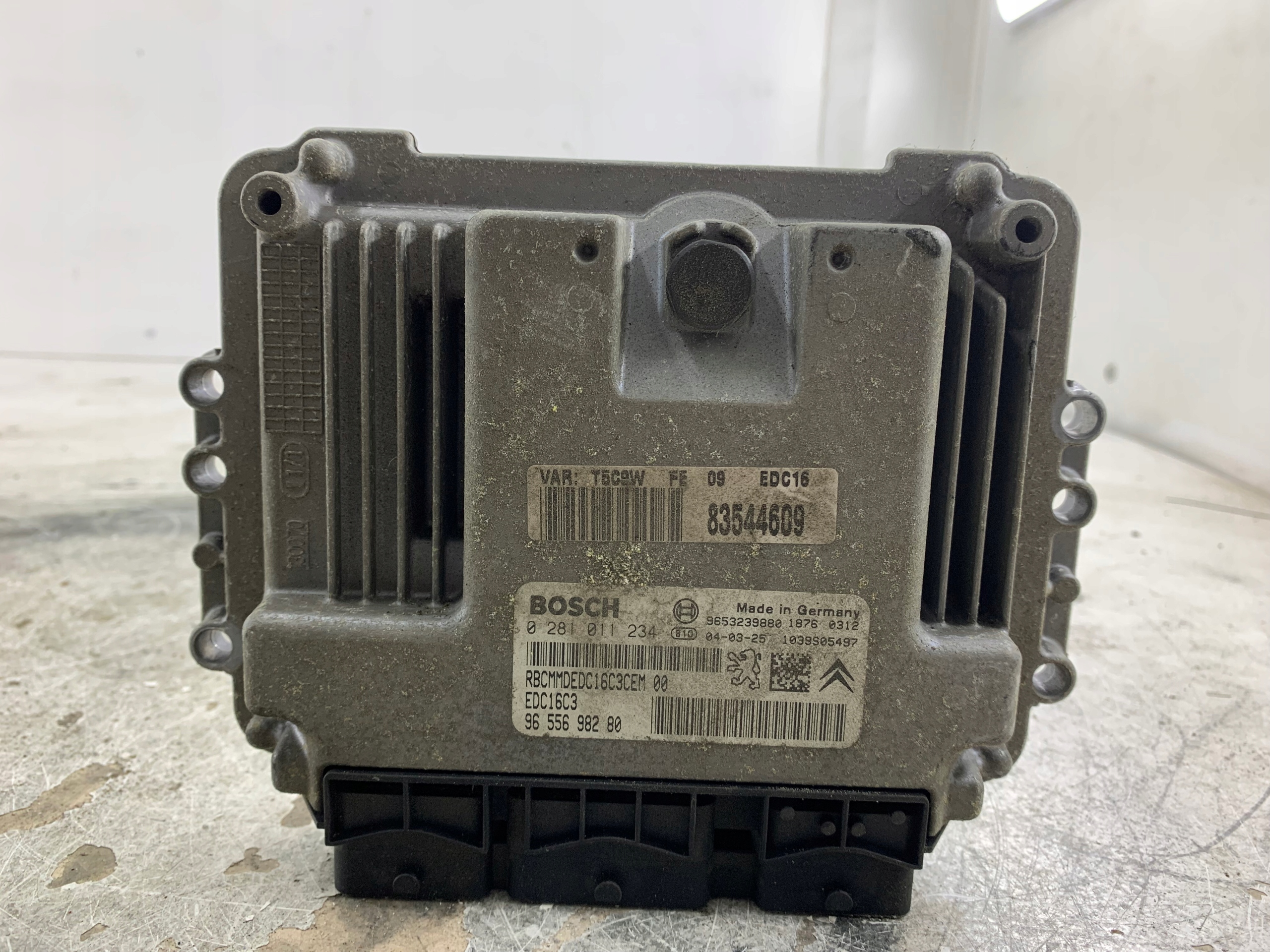PEUGEOT 307 1.6 HDI computer control unit of the engine