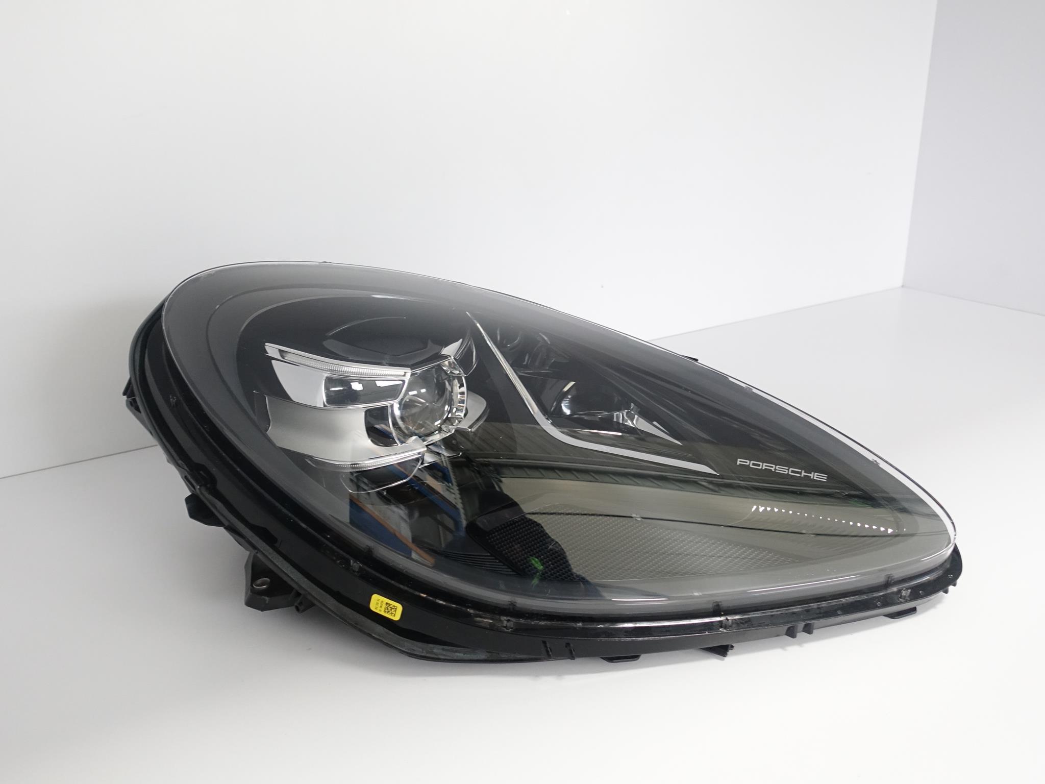 PORSCHE MACAN 95B LIFT 18-22 FULL LED PRAWA EU Strona zabudowy prawa