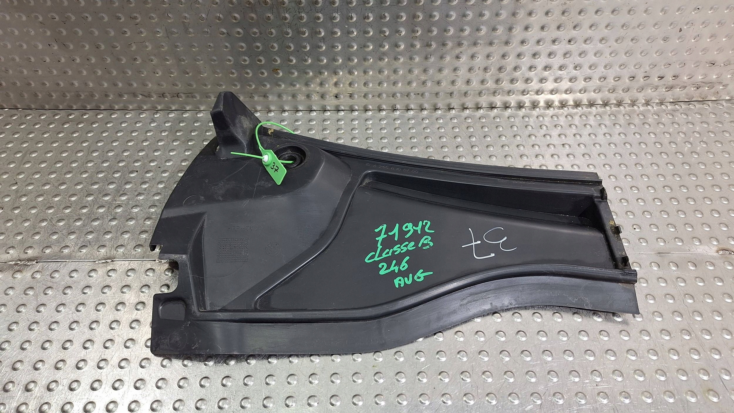 torpedo upper left A2468300700 MERCEDES B-KLASA W246