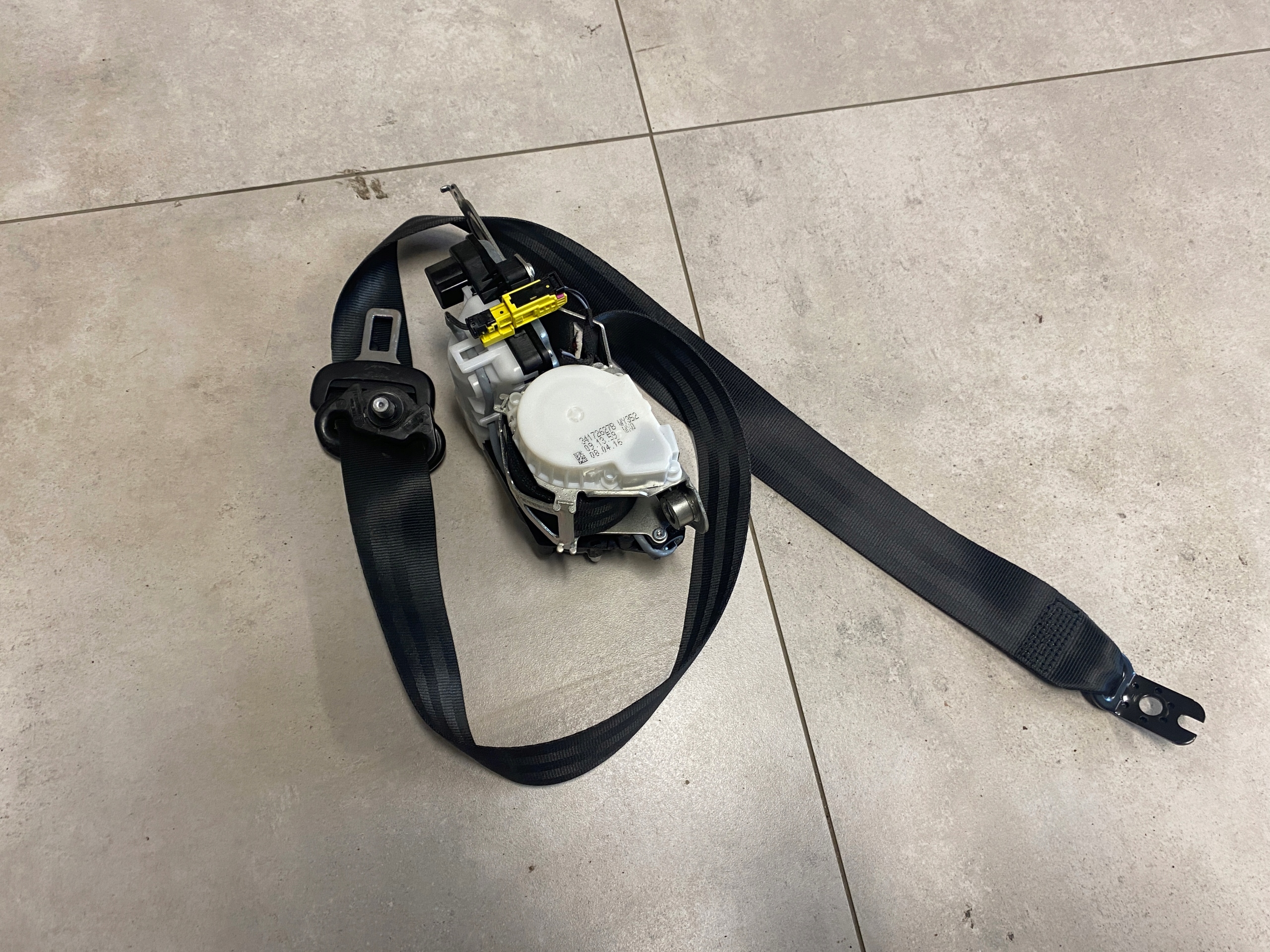 SKODA OCTAVIA III RS ПЕРЕДНИЙ ПРАВЫЙ РЕМЕНЬ 5E1857702B