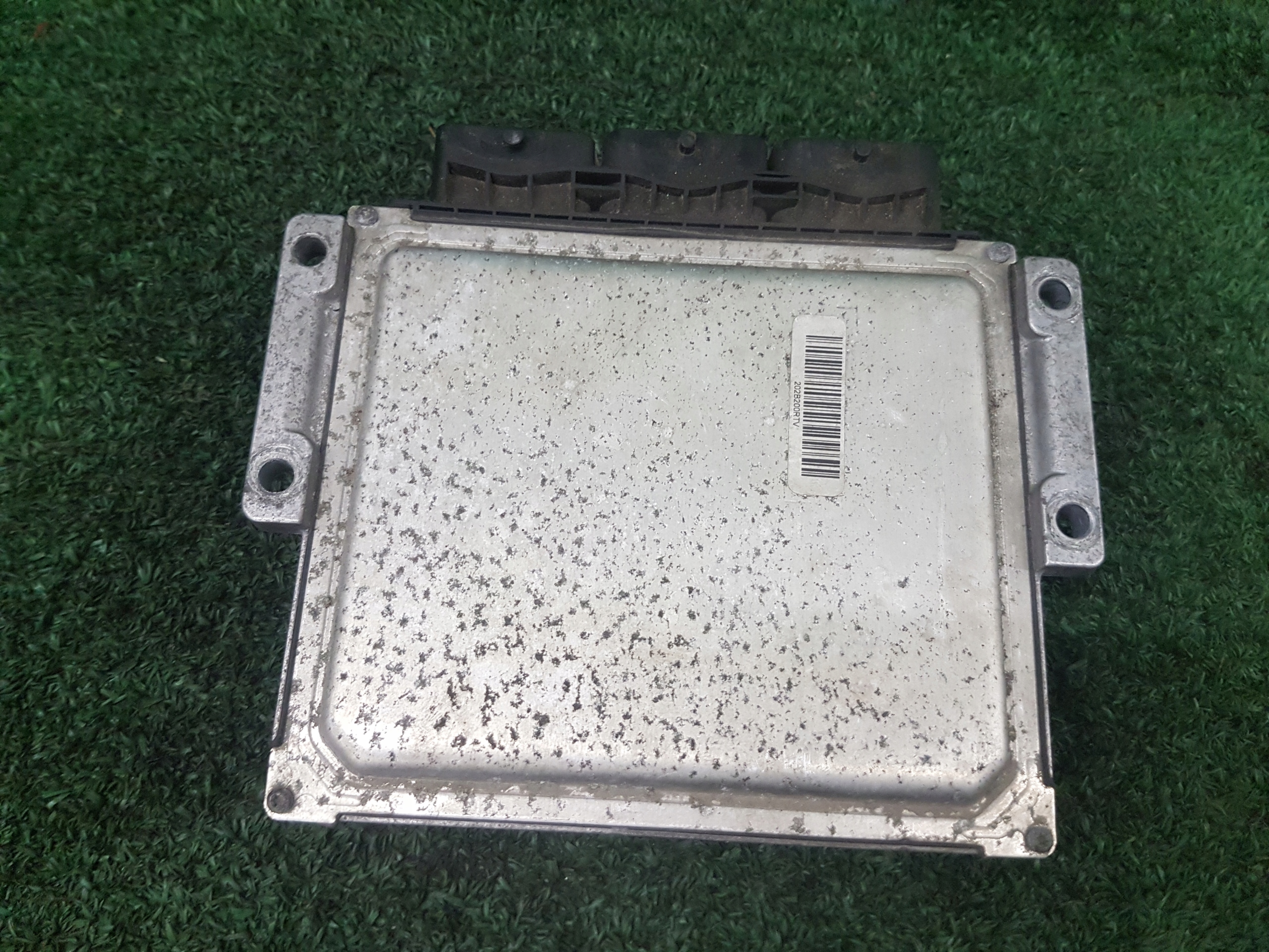 computer of the engine control unit CITROEN C5 III 9666912580