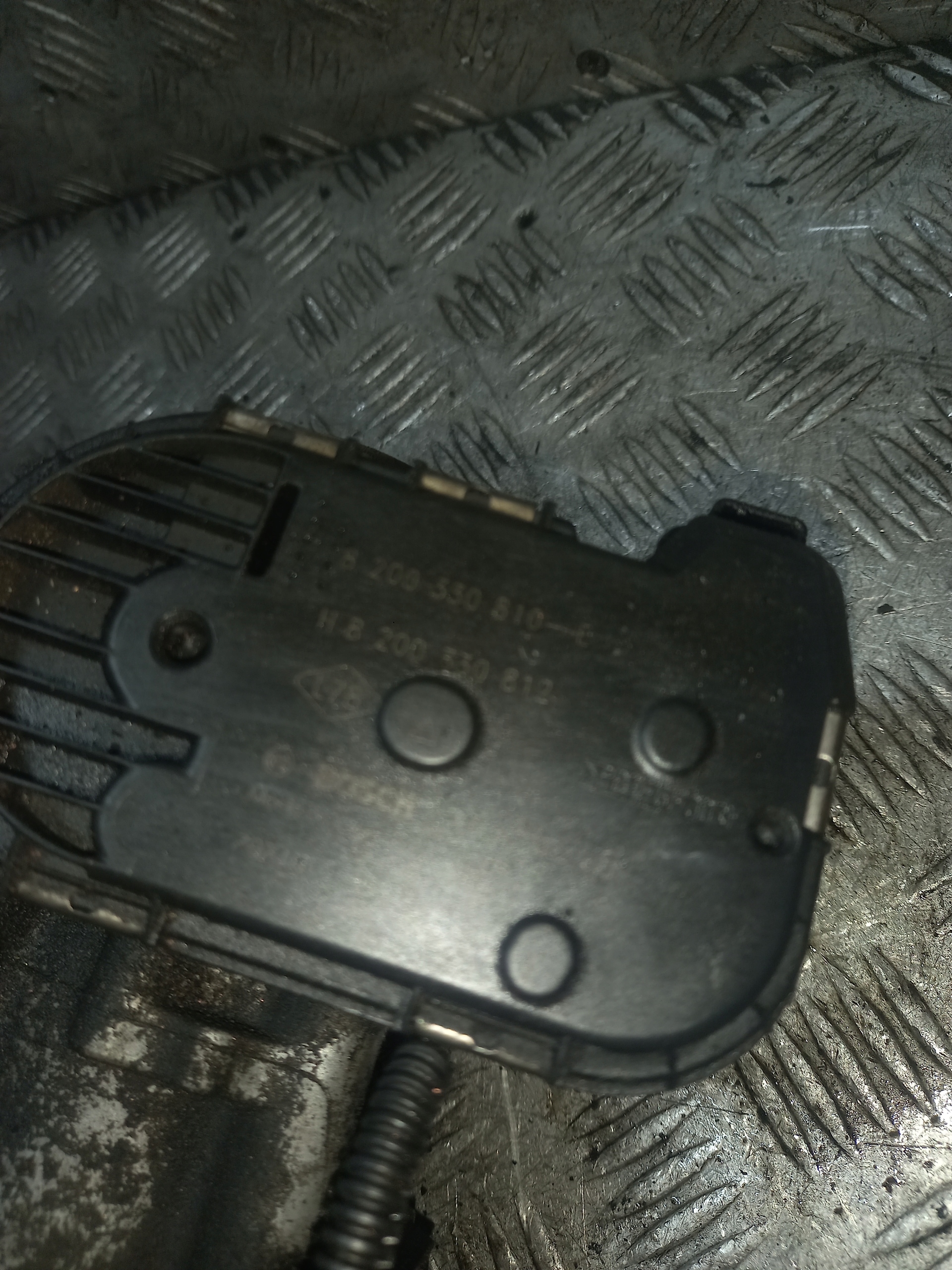 Valvola a farfalla RENAULT LAGUNA 3 2.0 DCI 8200330812