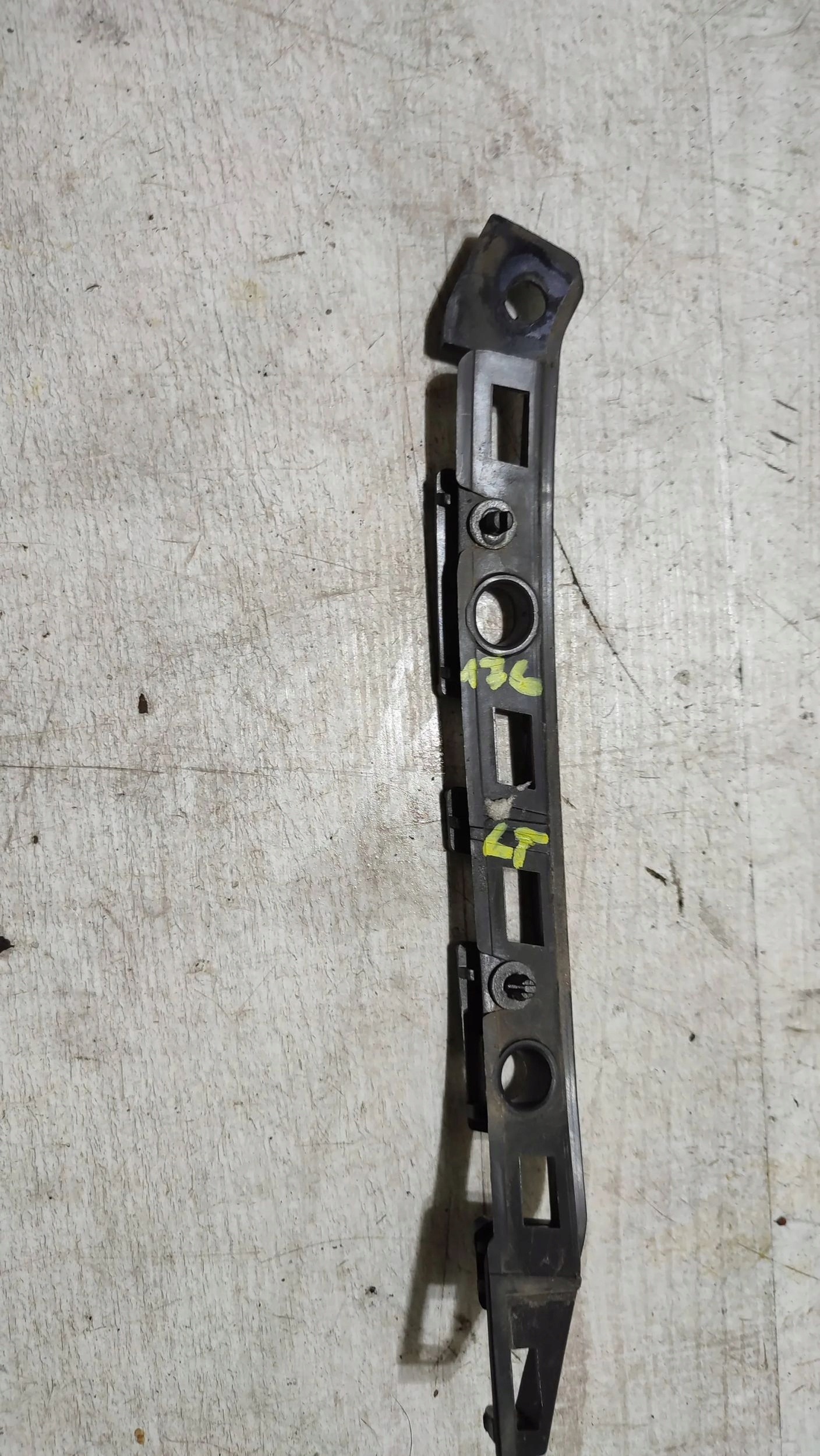 Mercedes-Benz A W176 2017 rear part side left bumper bracket