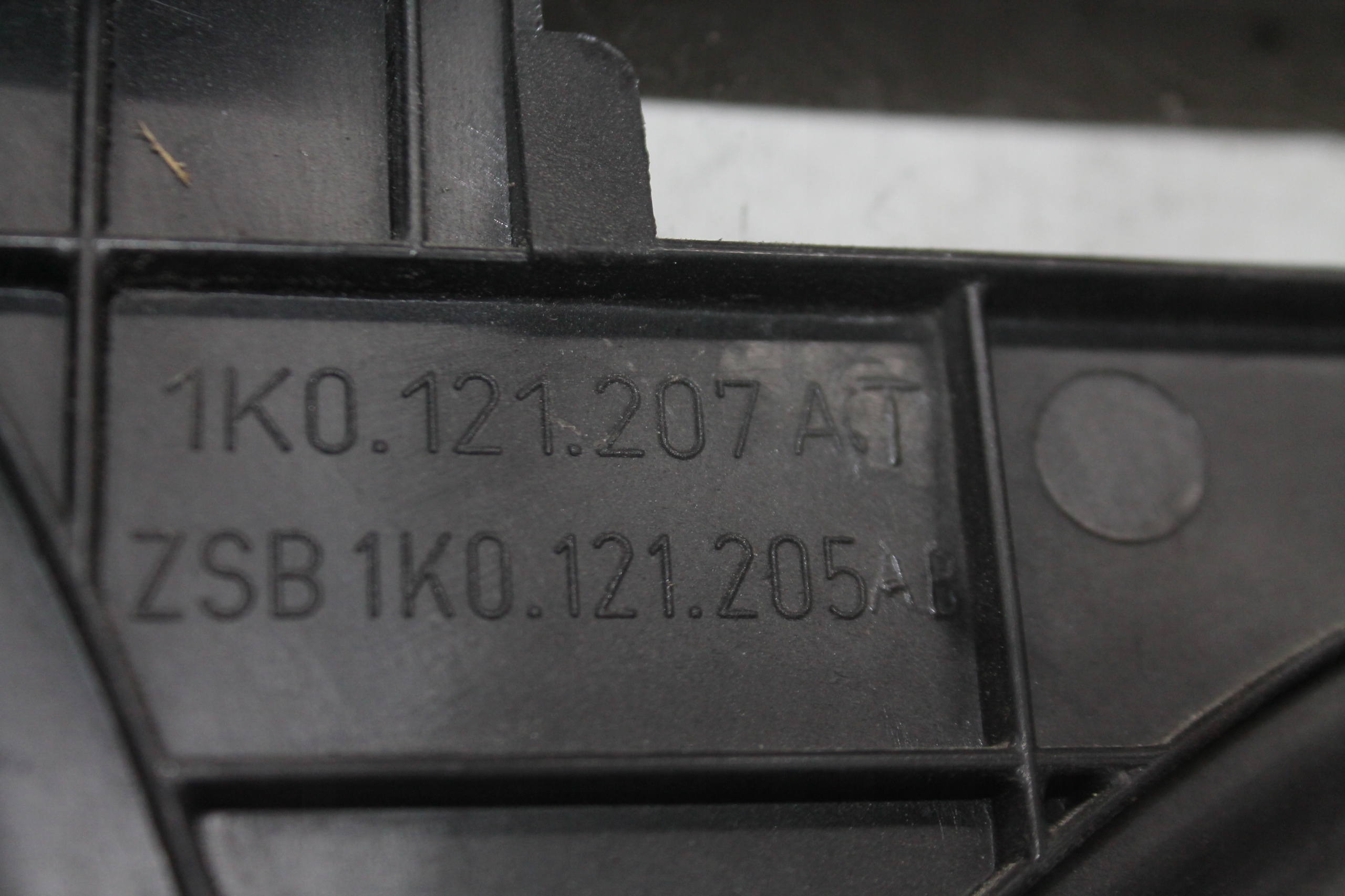 ventilátor chladiče vrtule 1K0121207AT VW AUDI SKODA SEAT
