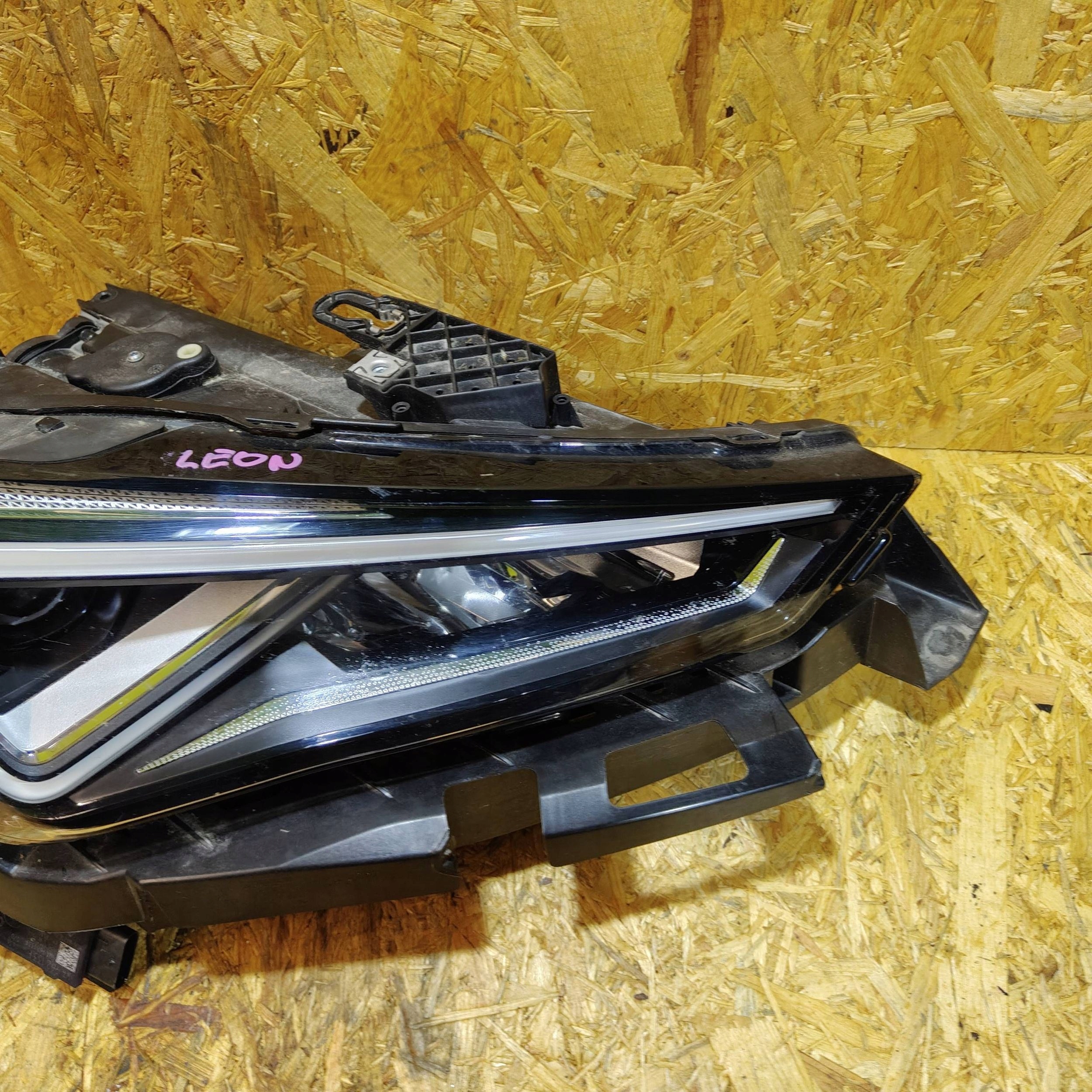 Reflektor front side right Seat Leon IV 5FB941008G DEMONTAZ