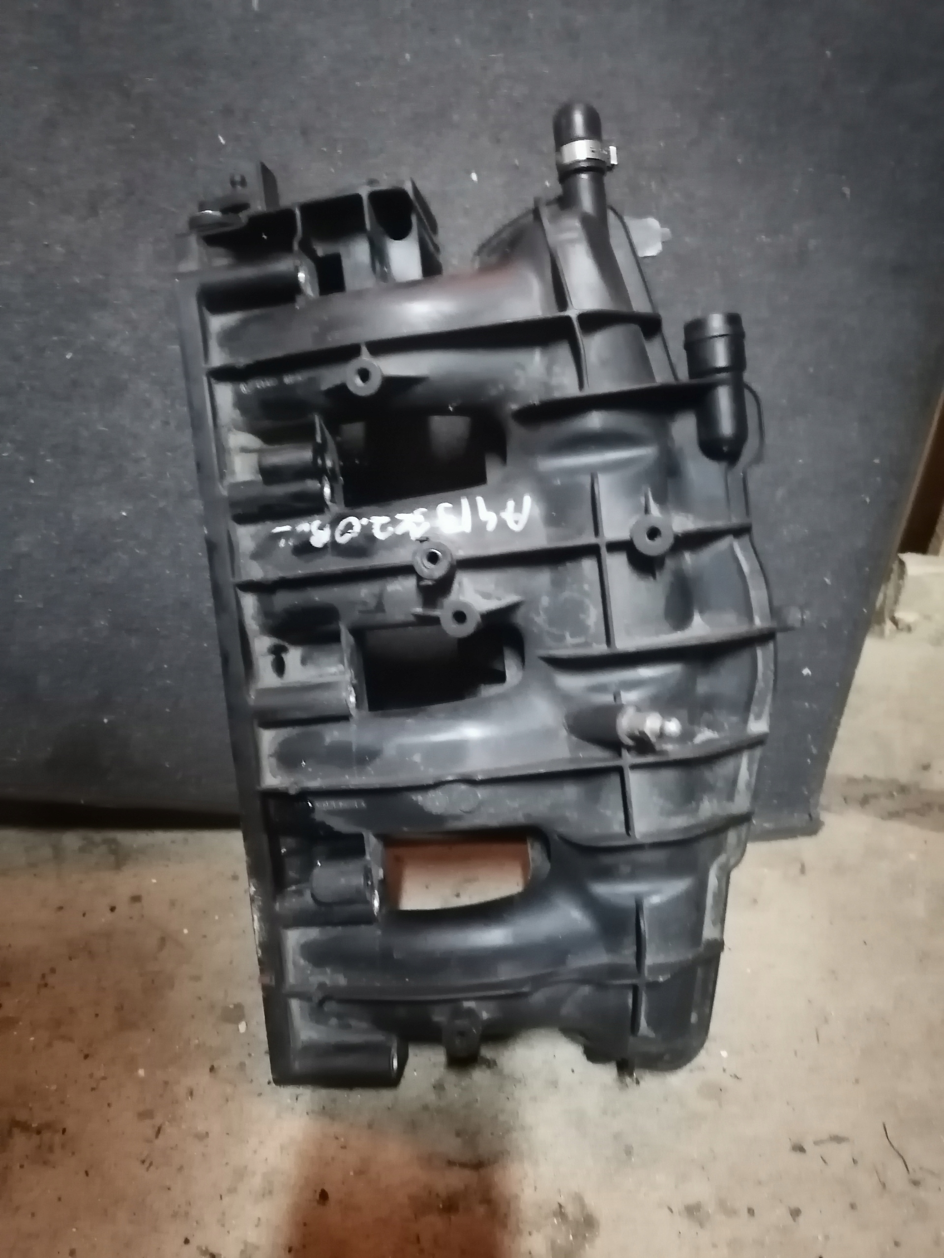 Впускний колектор AUDI A6 A4 2.0 TFSI 06D133185N