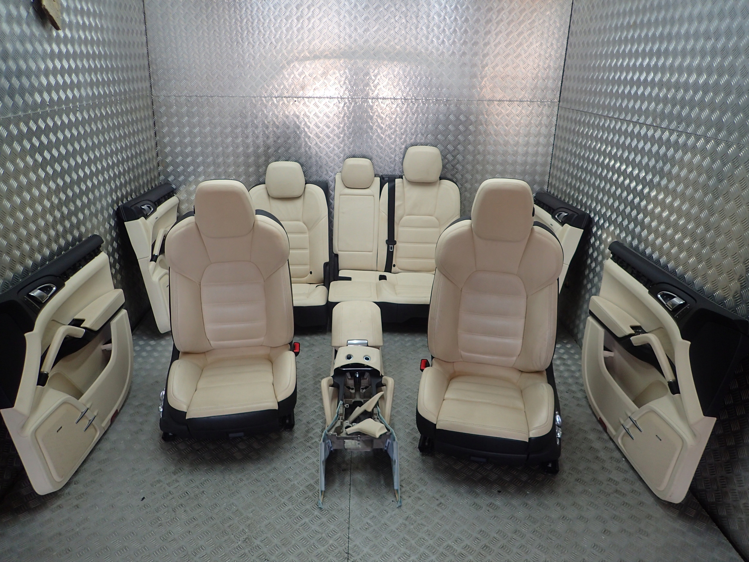 PORSCHE CAYENNE 7P5 FOTELE TAPICERKA BOCZKI SKÓRA