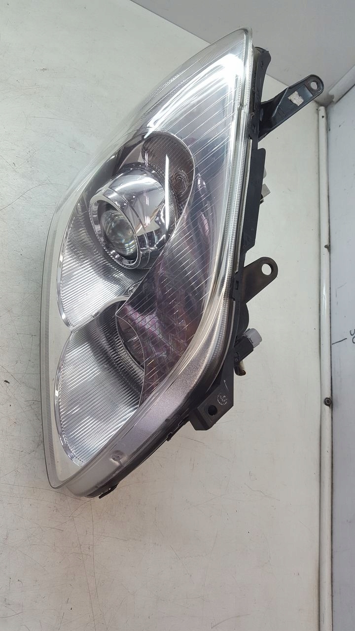 light front front right Toyota Avensis T25