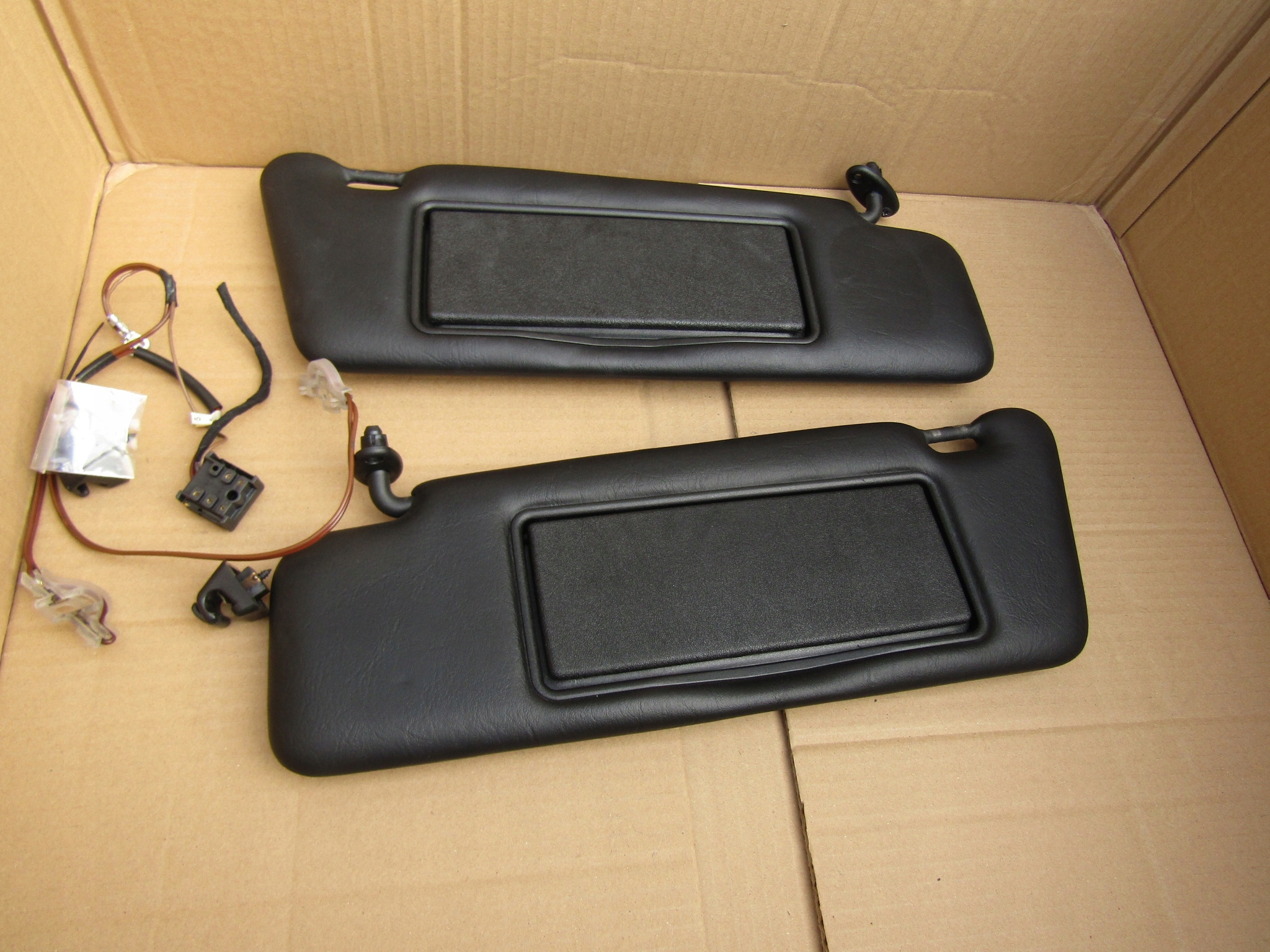 2 MERCEDES W124 W201 190 DASZEK SLONECZKO PODSWIETLANE L+P uszkodzone