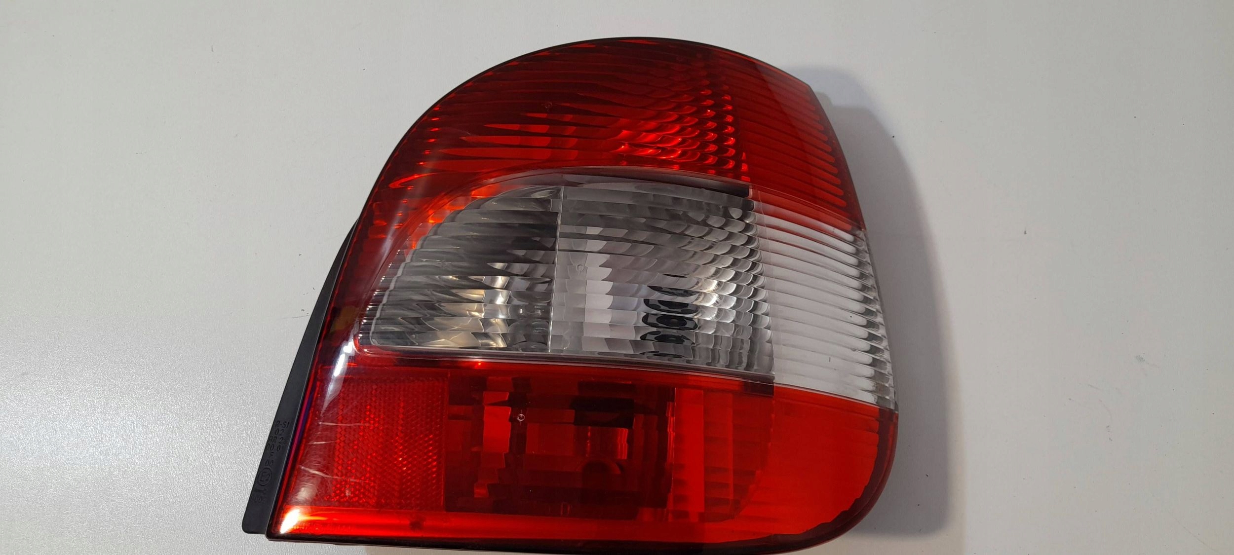 Renault Scenic and light rear right VALEO2341 (R414)