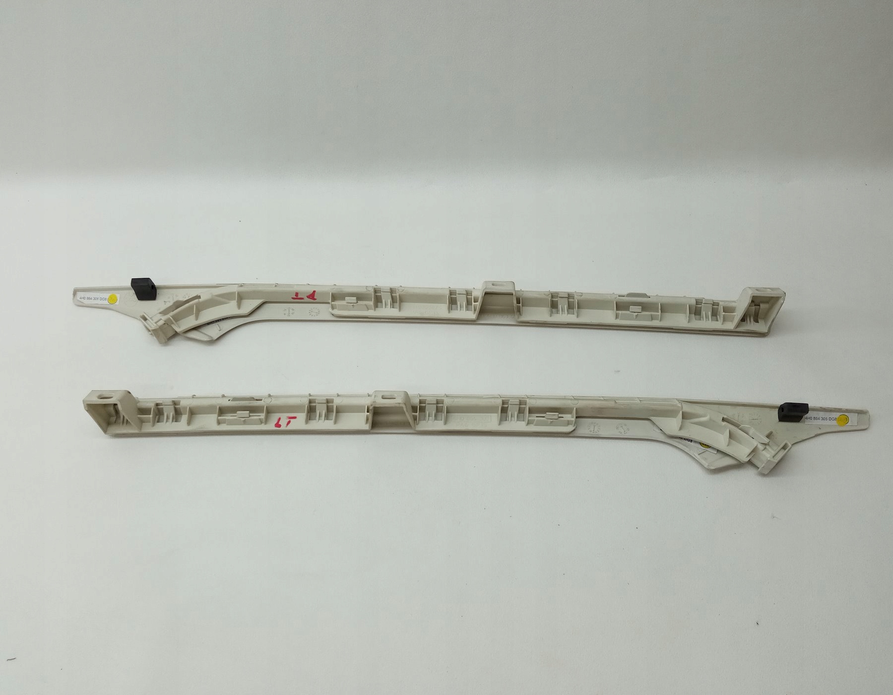 PROWADNICE ROLETY BAGAŻNIKA AUDI A8 D4 4H0864306 Jakość części (zgodnie z GVO) O - oryginał z logo producenta pojazdu (OE)