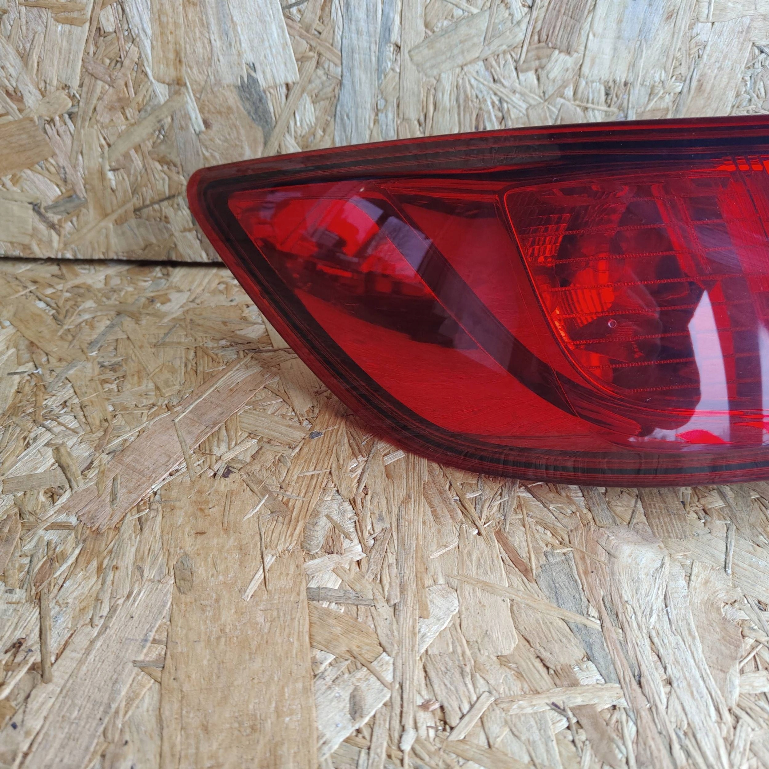 light rear rear part side left Renault Clio IV 02052299900010
