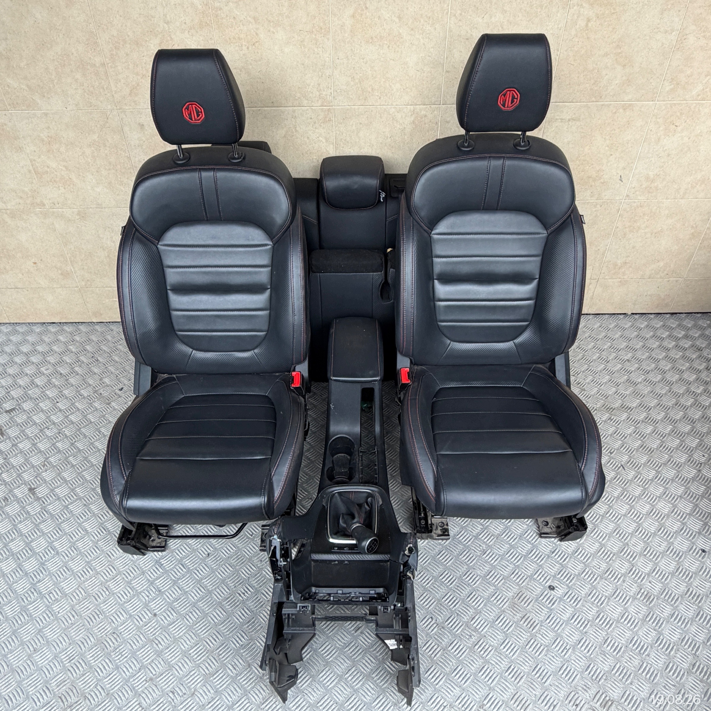 Sitze SKORZANE TUNEL Sitz KOMPLET MG ZS 2023 ROK