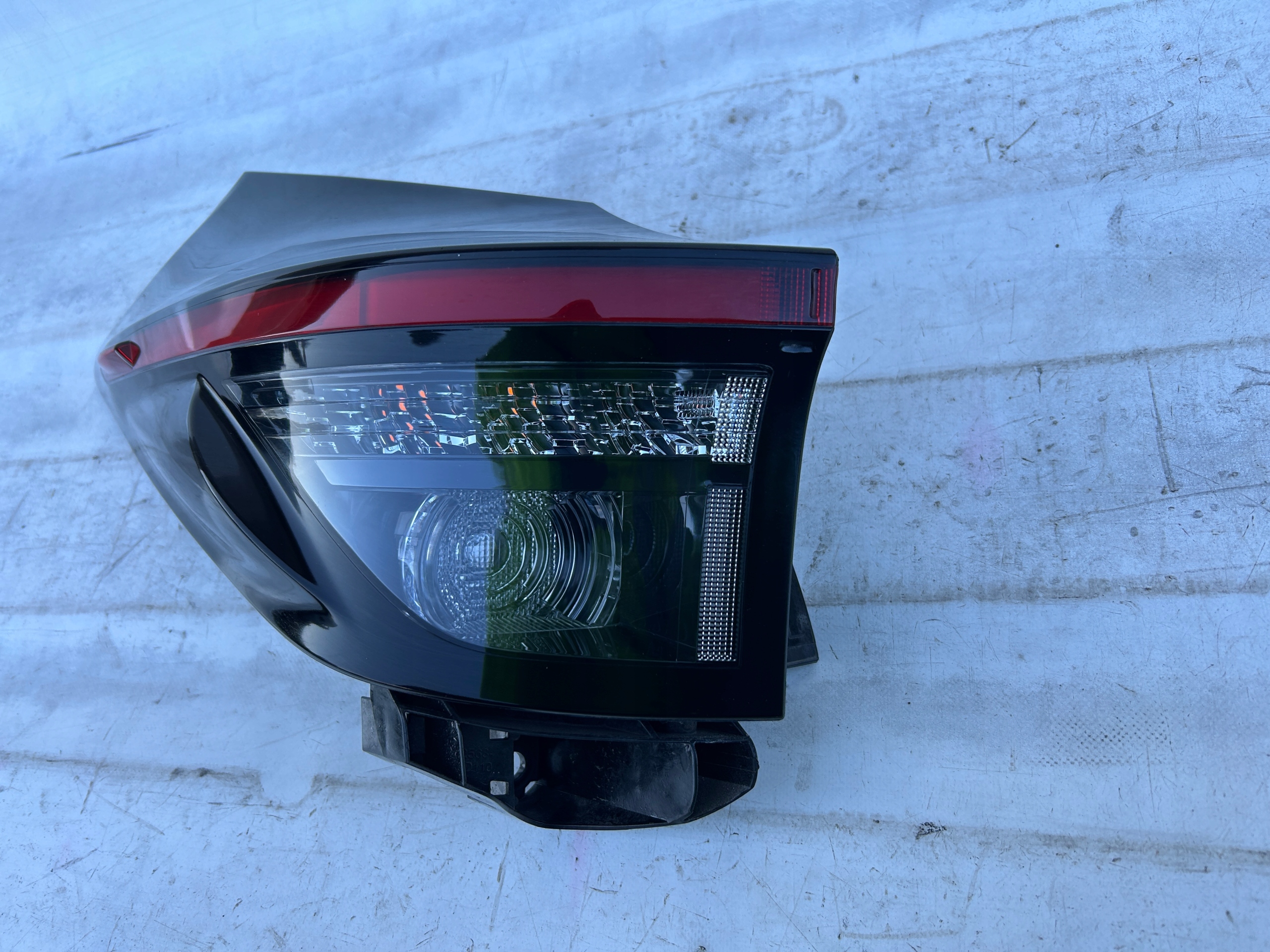 TOYOTA YARIS CROSS LAMPA LEWA TYŁ LED 81560-0DE20 ORYGINAŁ Numer katalogowy części 81560-0DE20 ZYGAAUTOCZESCI GRYFINO