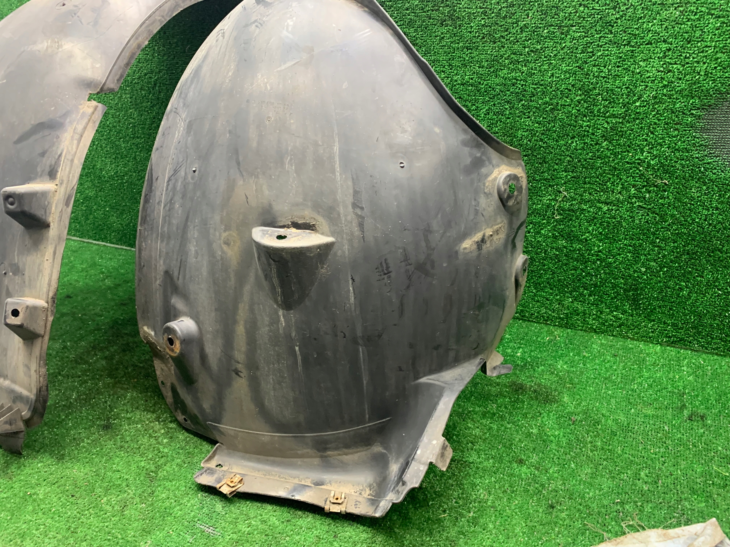 mudguard left front MERCEDES E W211 a2116980130 a2116981330
