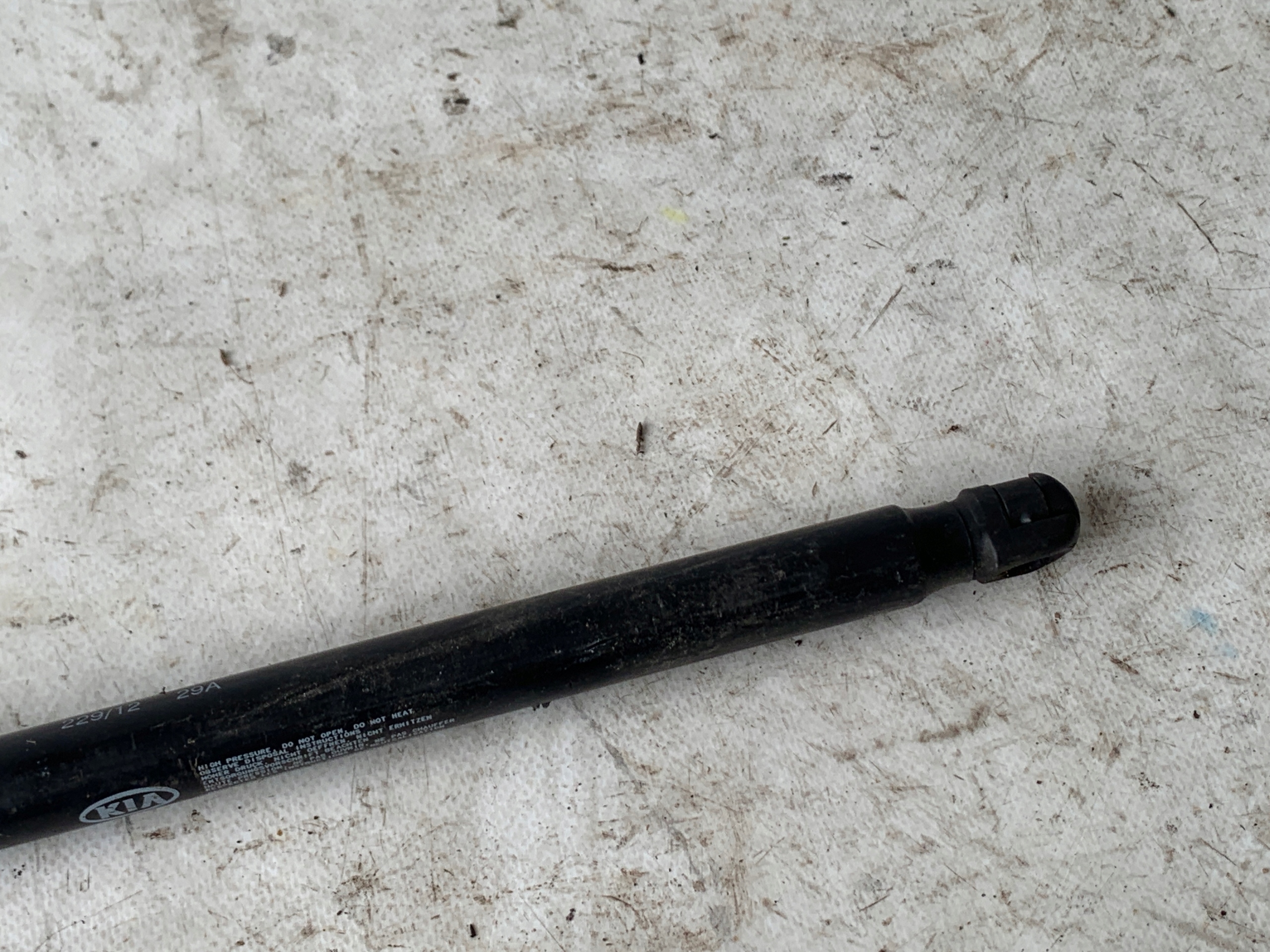 # damper bonnet left KIA SPORTAGE III 81770-3W000