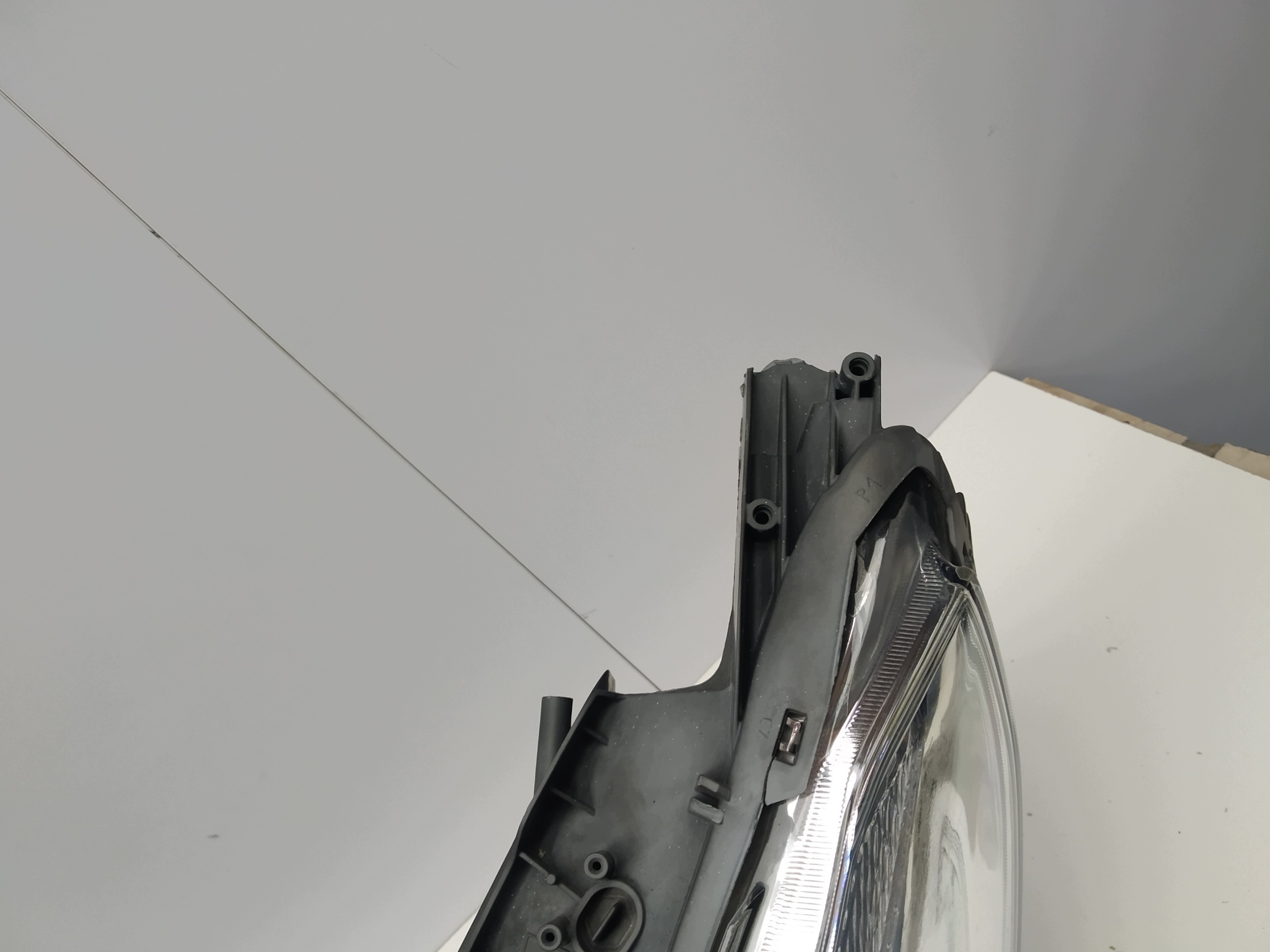 2013r + Peugeot 2008 reflektor light front left lens 9815405780