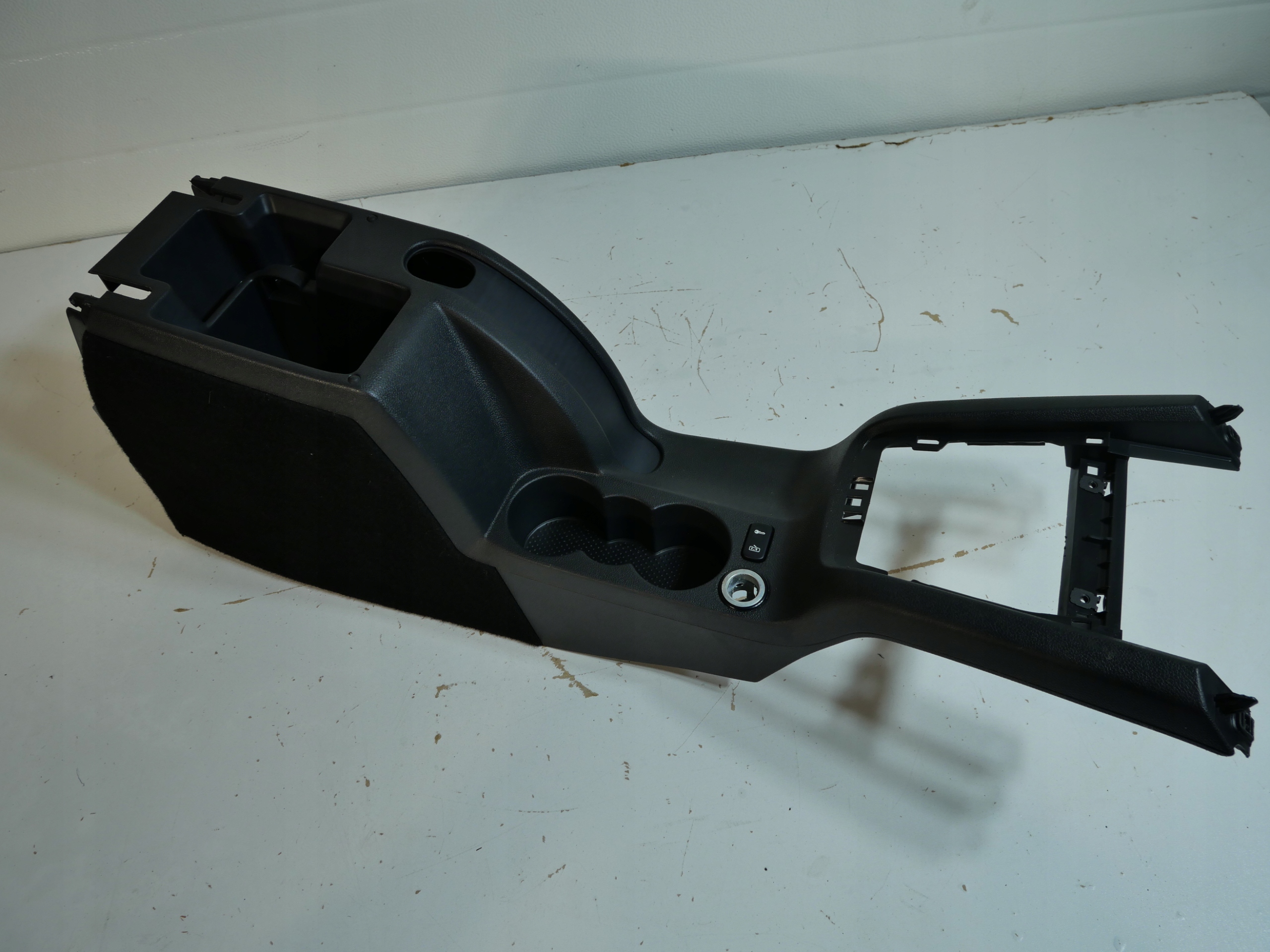 OCTAVIA II TUNEL central armrest 1Z1863241