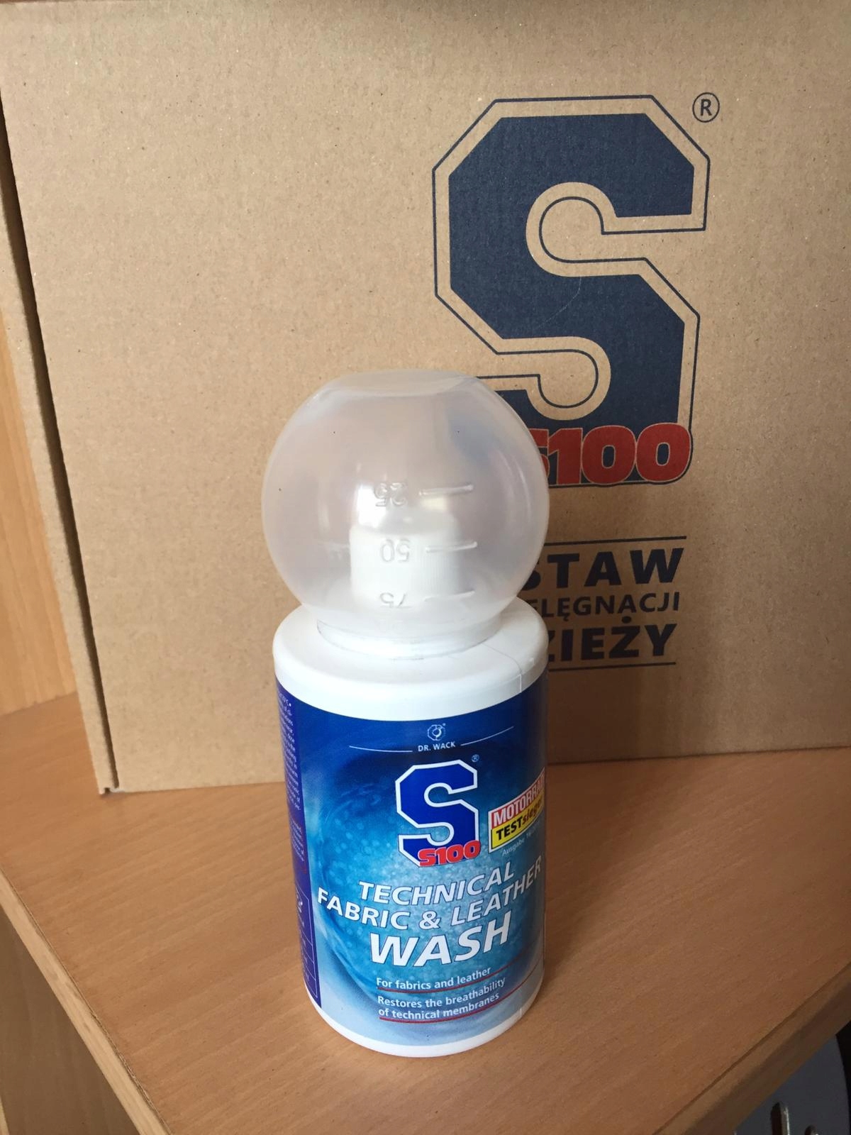 Środek do prania ubrań odzieży motocyklowych S100