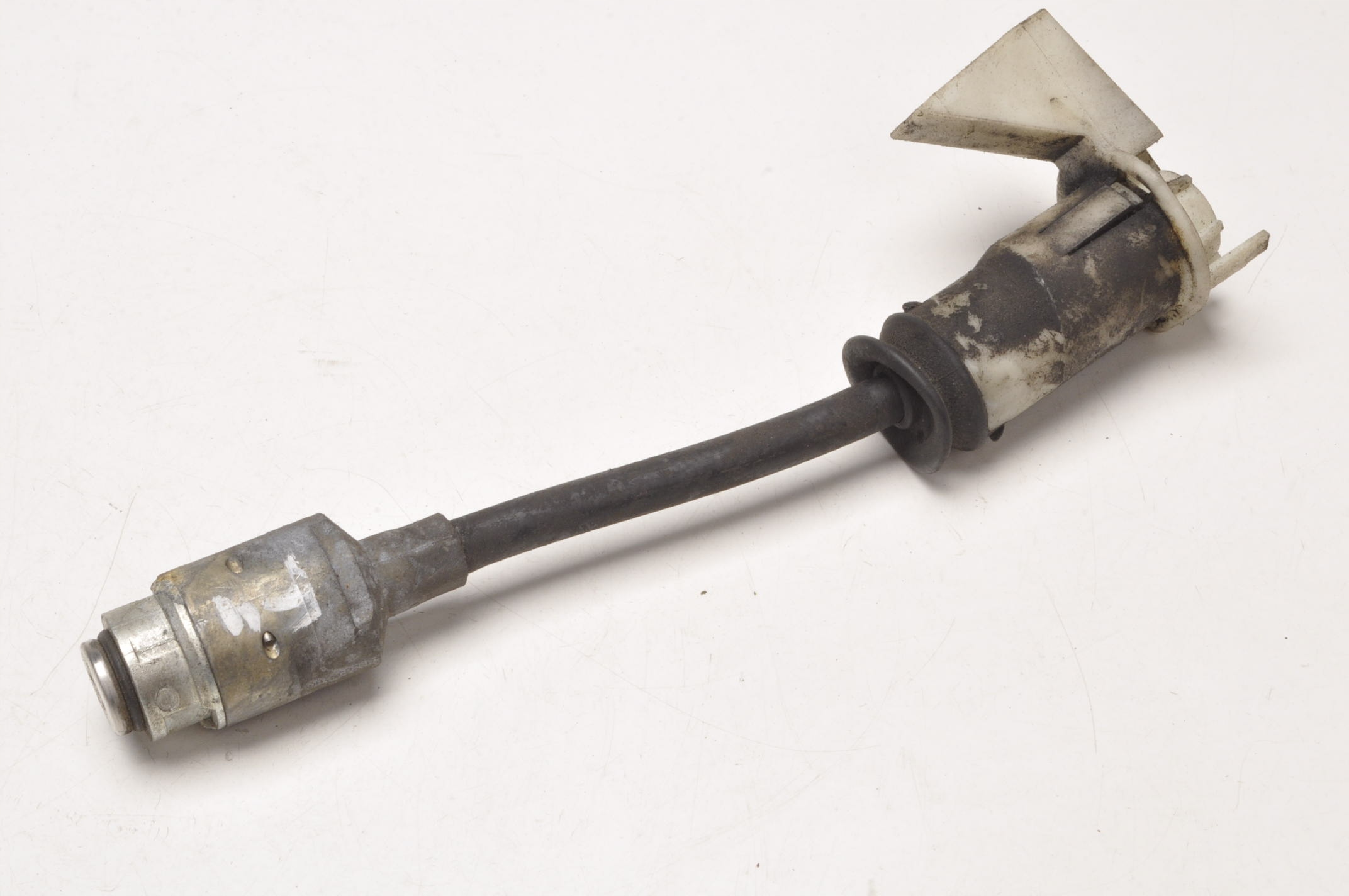 FORD FOCUS II MK2 ТРОС КАПОТА