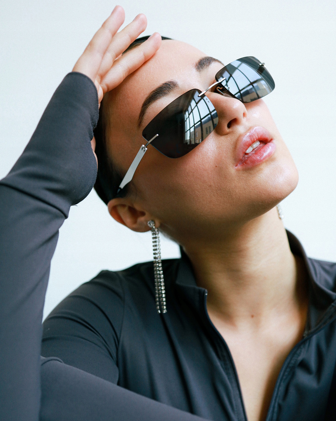 OKULARY PROSTOKĄTNE BEZRAMKOWE WĄSKIE MODNE RETRO Kolor czarny