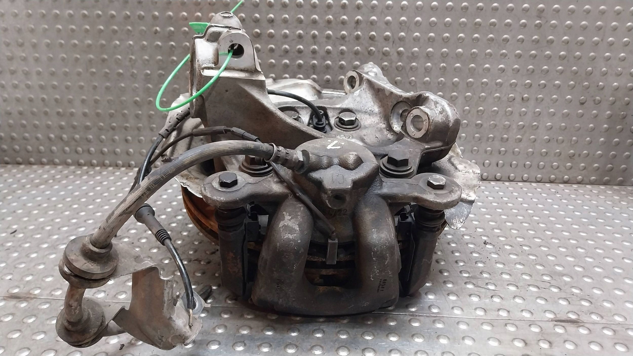 otoč čapu strmeň ľavý predok 6764443 BMW E90 E91 E92 E93 E81 E82 E87