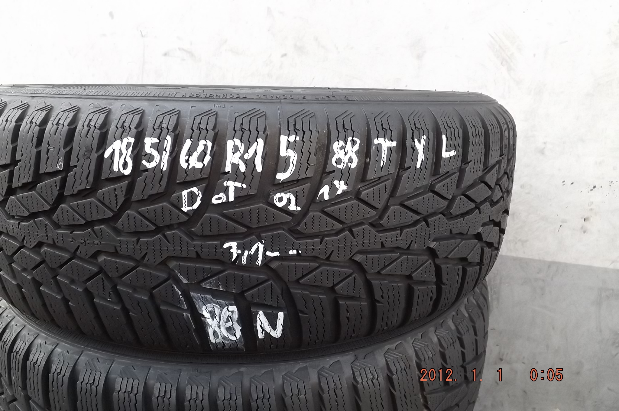 [86N] 4XZIMA 185/60R15 88T NOKIAN WR D4 & Model WR D4