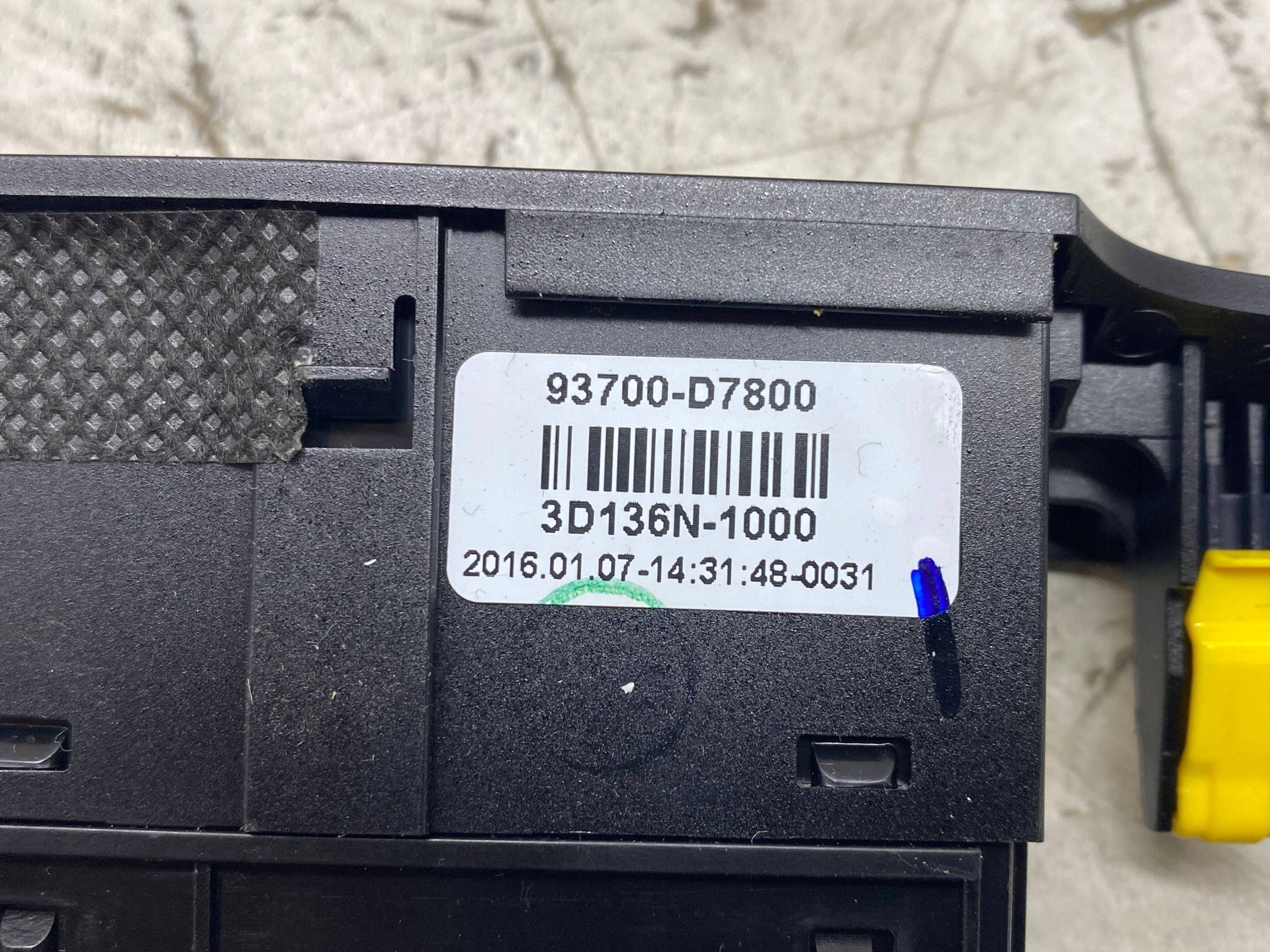 PANEL Leuchten des warnblickschalters 93700-D7800 HYUNDAI TUCSON III (2015-2018)