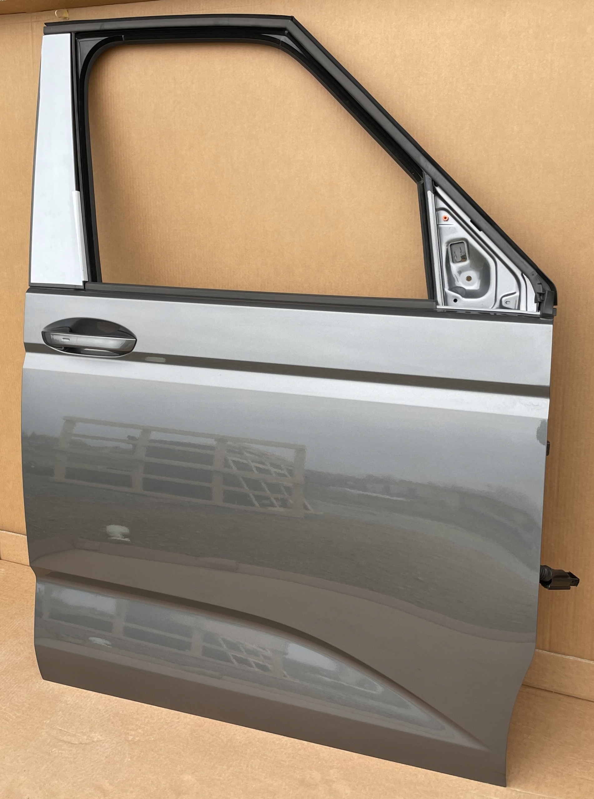 door VW T7 MULTIVAN 2023- W colour LR7H as new complete original
