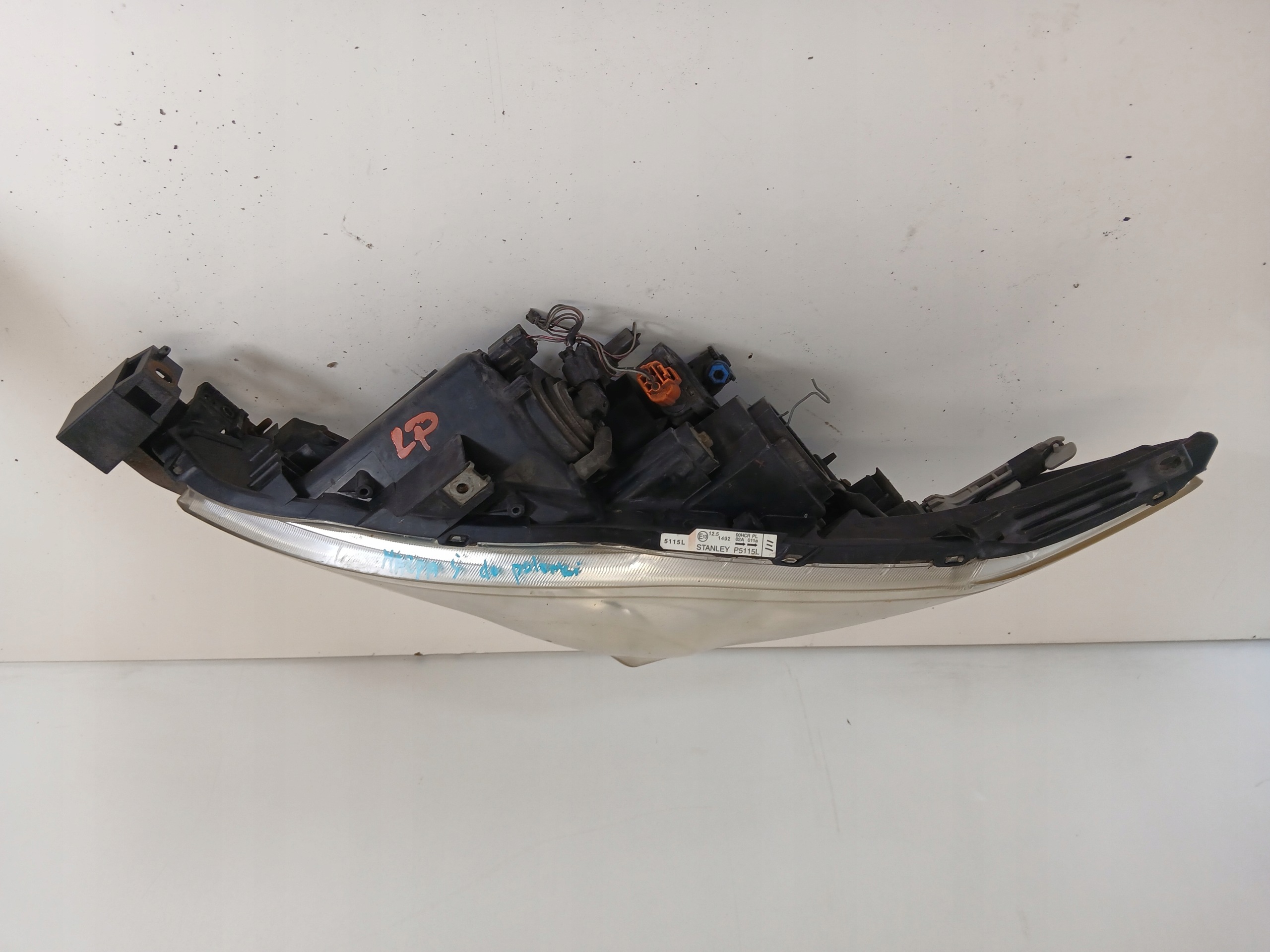 MAZDA 5 CR and light left front lens