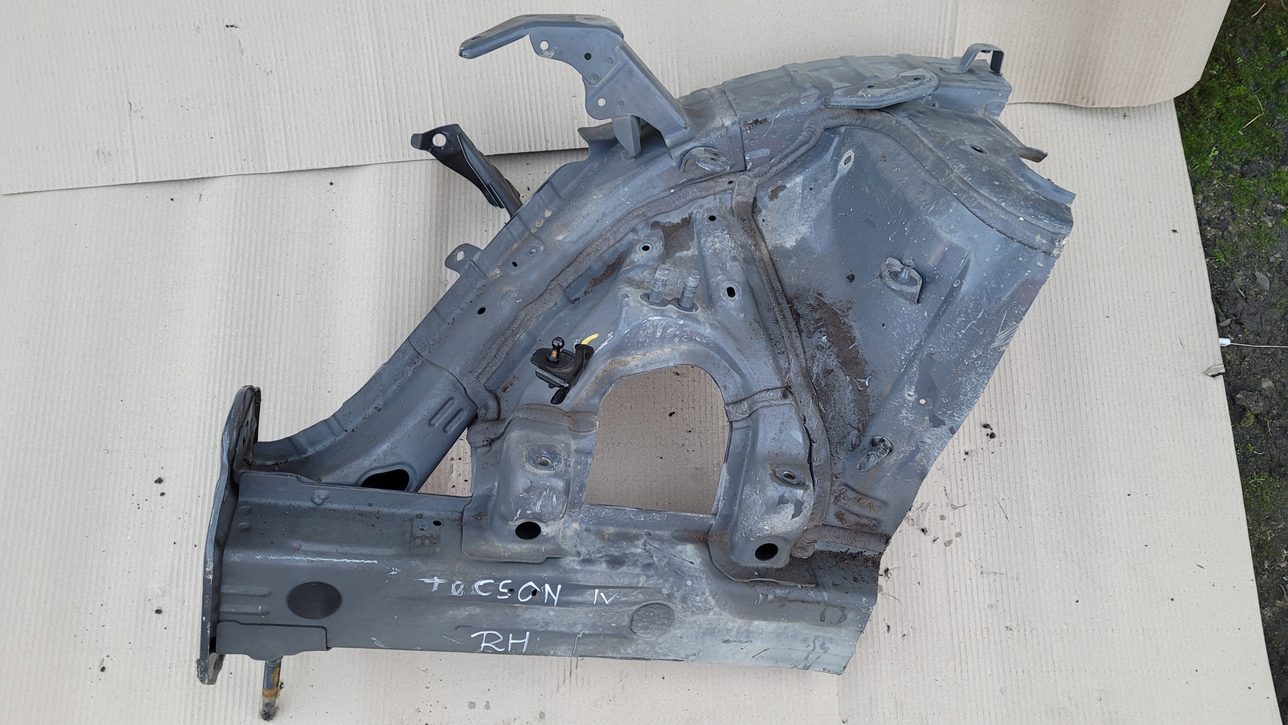 PODŁUŻNICA ĆWIARTKA PRZÓD LEWA PRAWA HYUNDAI TUCSON IV