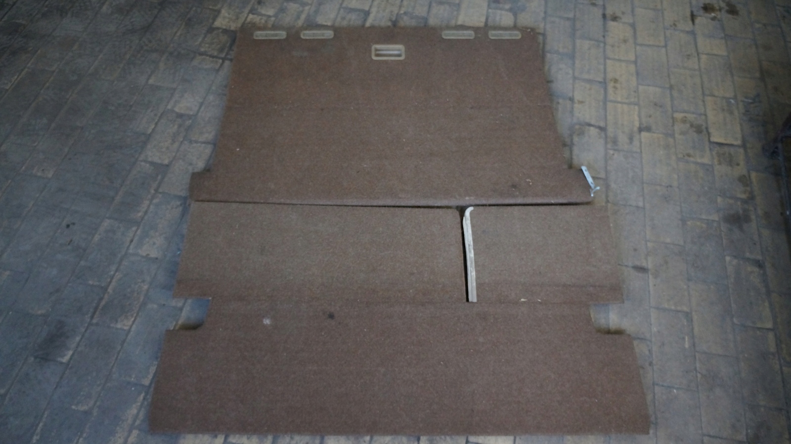 ОТДЕЛКА ПОЛА БАГАЖНИКА БЕЗ VOLVO 740 760 940