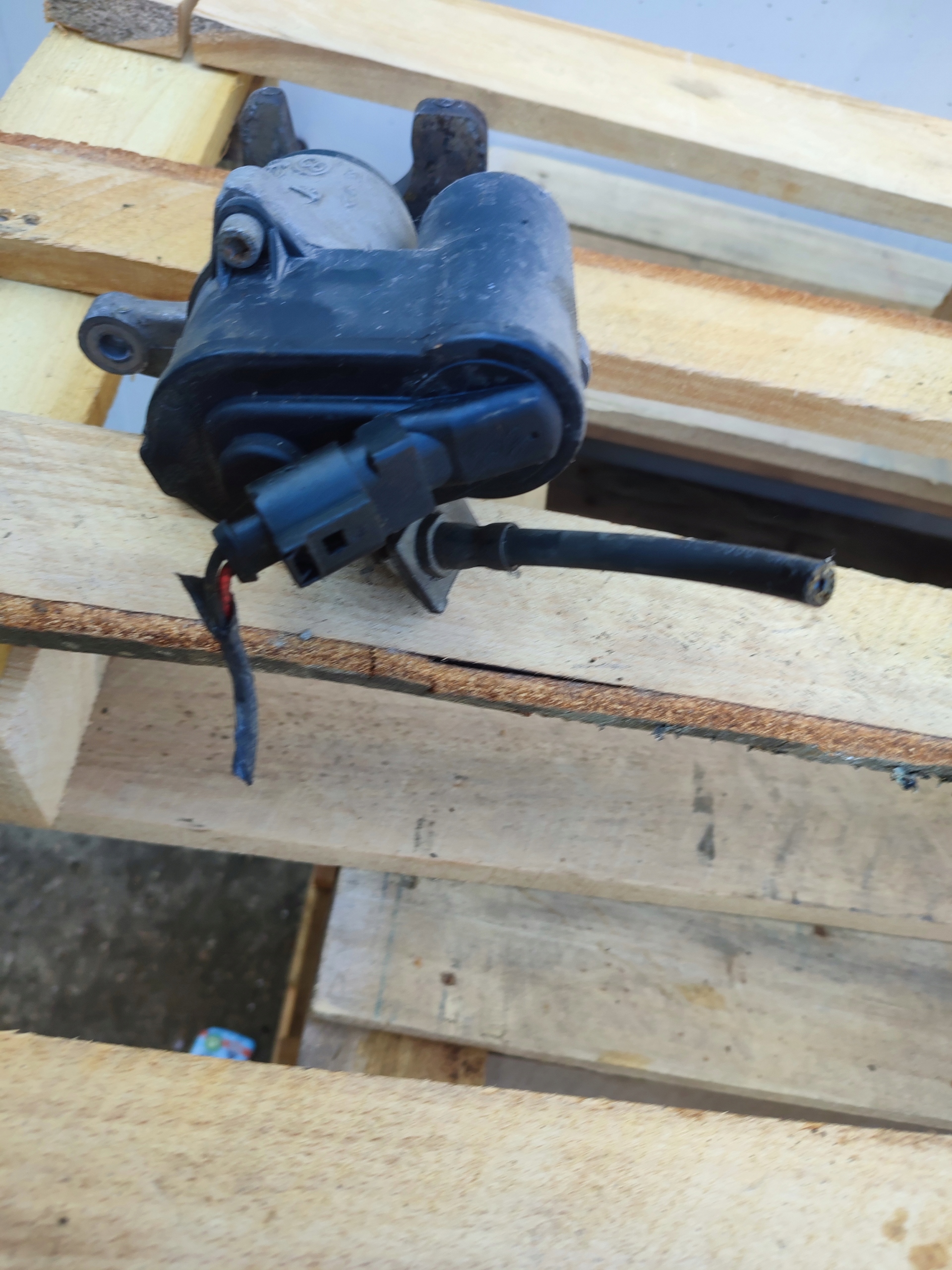 caliper brake left rear part electrical Volkswagen Passat CC