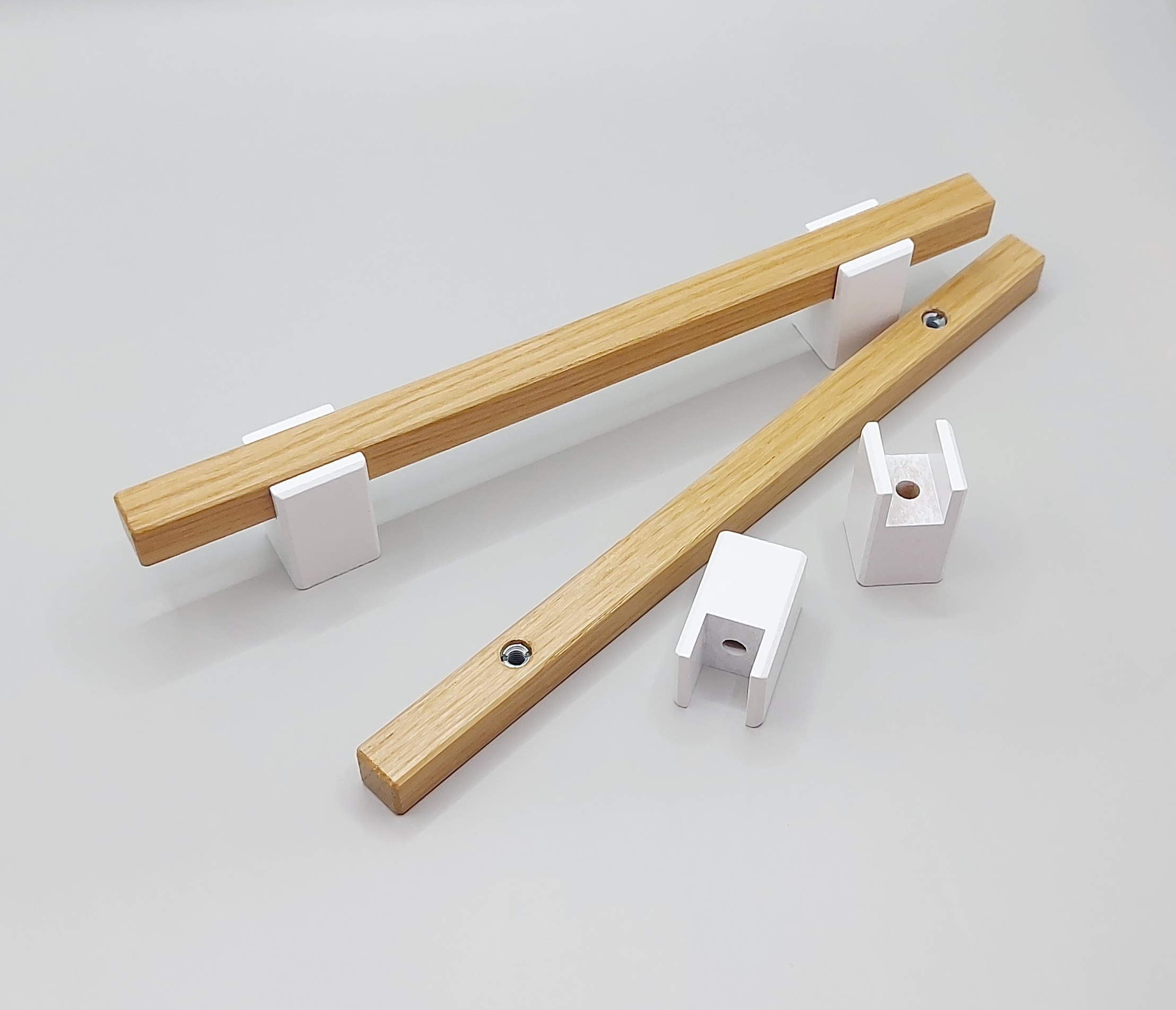 Uchwyt meblowy drewniany dębowy Reling dł. 518mm roz. 448mm Rodzaj reling