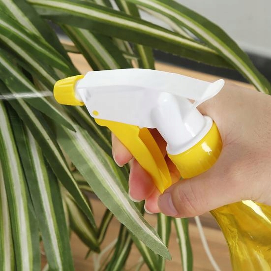 PLASTIKOWY SPRYSKIWACZ Z ATOMIZEREM 250ML BUTELKA TRANSPARENTNA