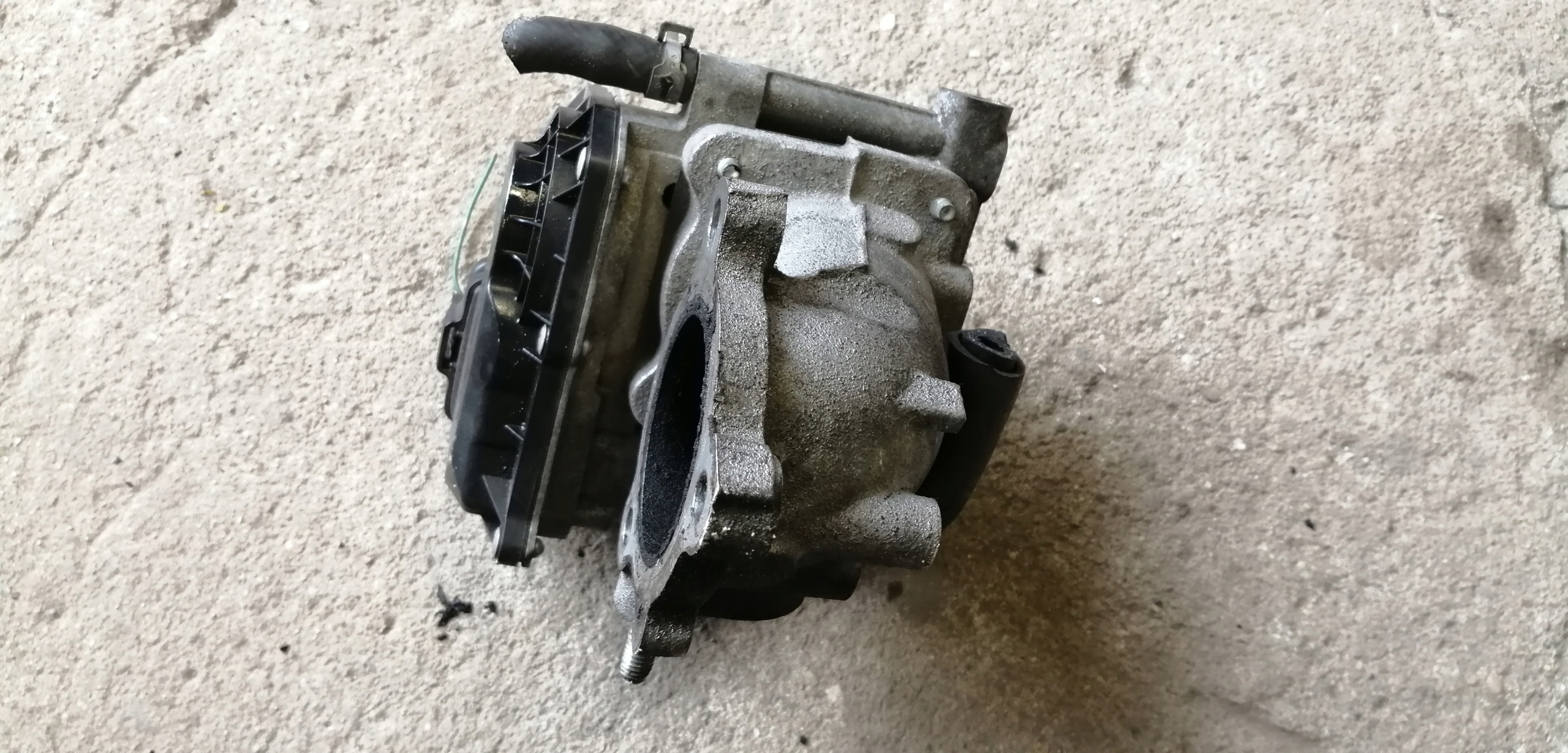 mazda 3 03-09 1.6 b патрубок Воздух
