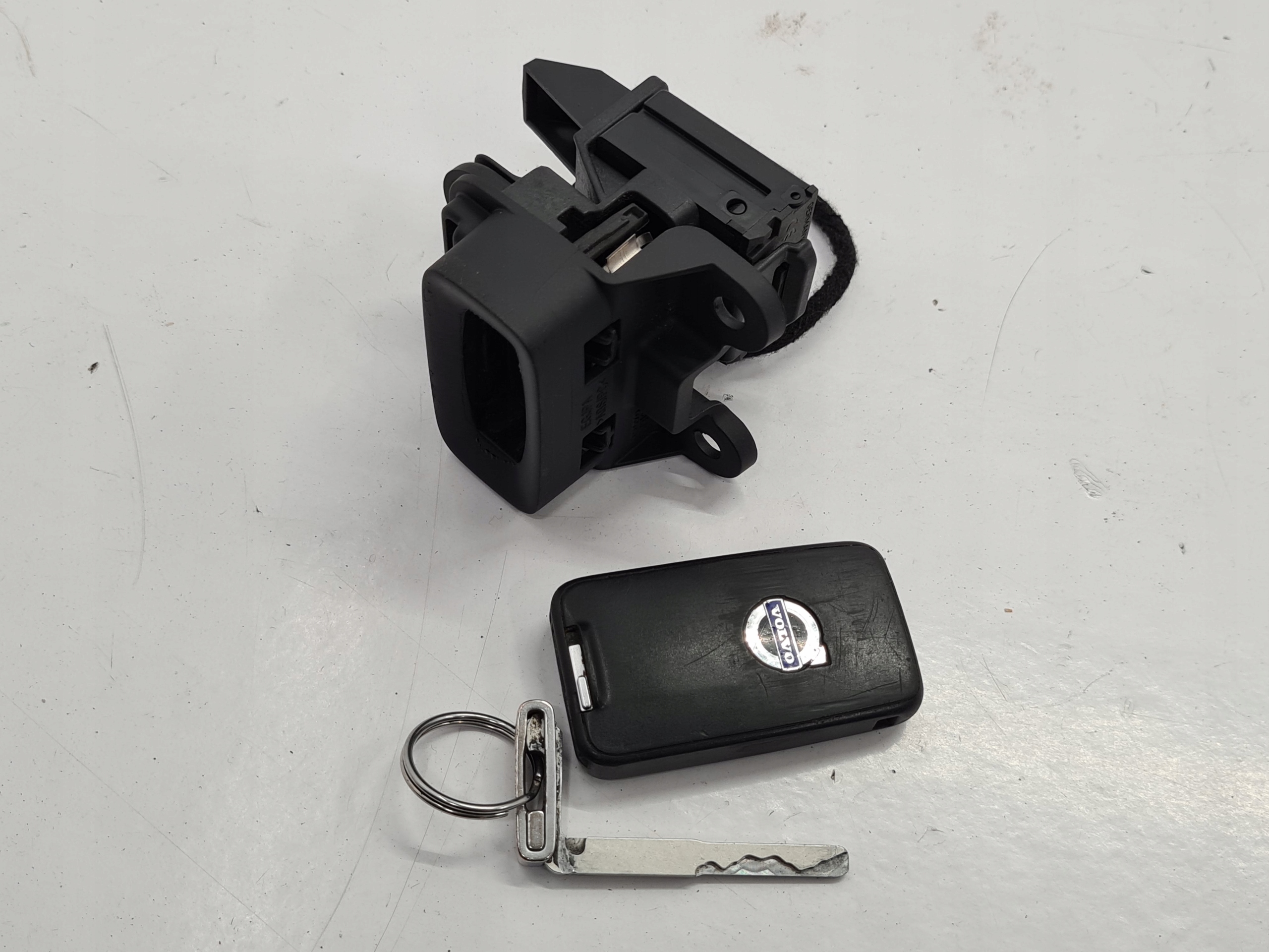 AH4N-15607-AE - VOLVO V60 и 2.0 D ключ зажигания