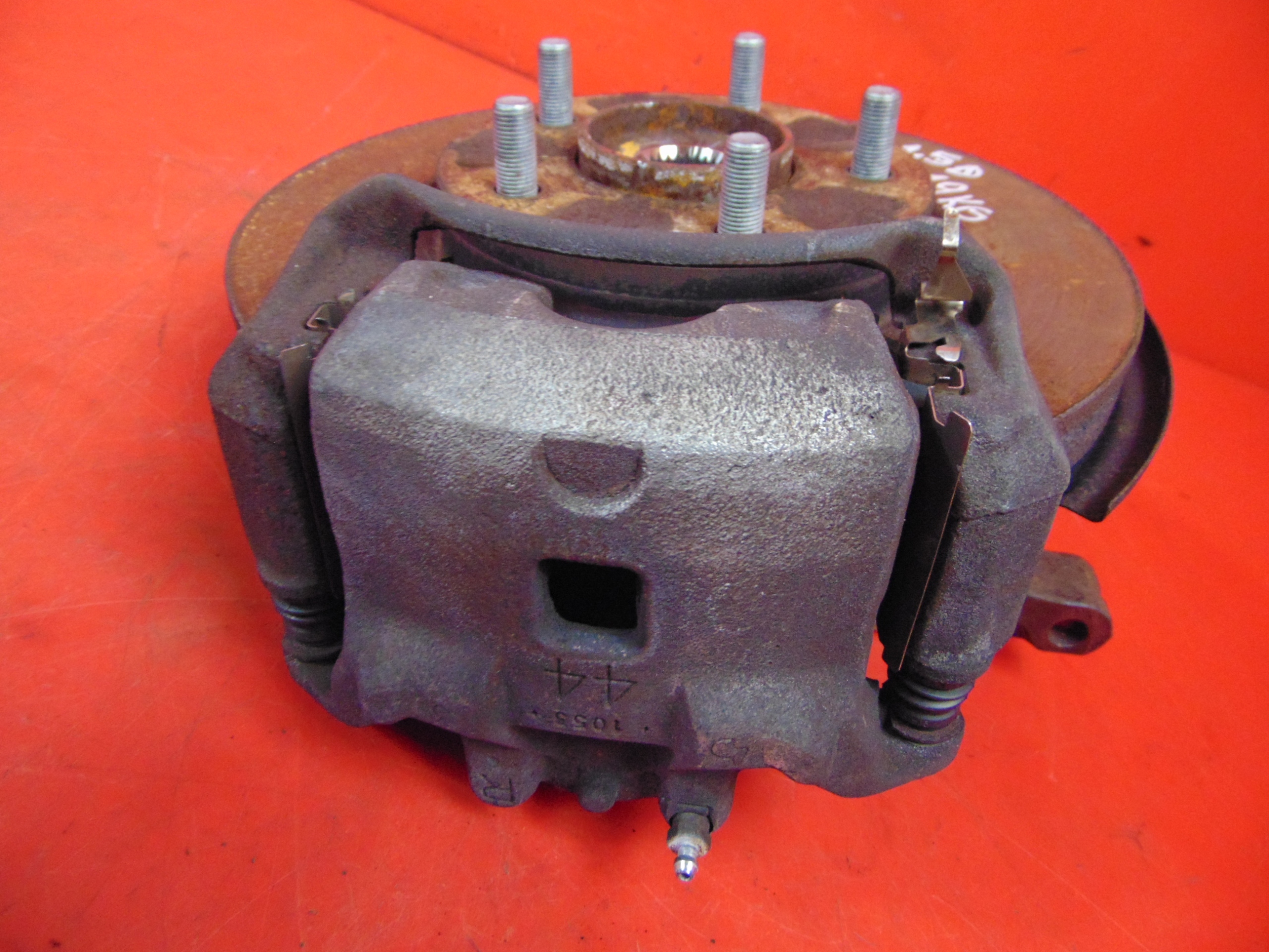 NISSAN JUKE and F15 1.5 DCI swing right front