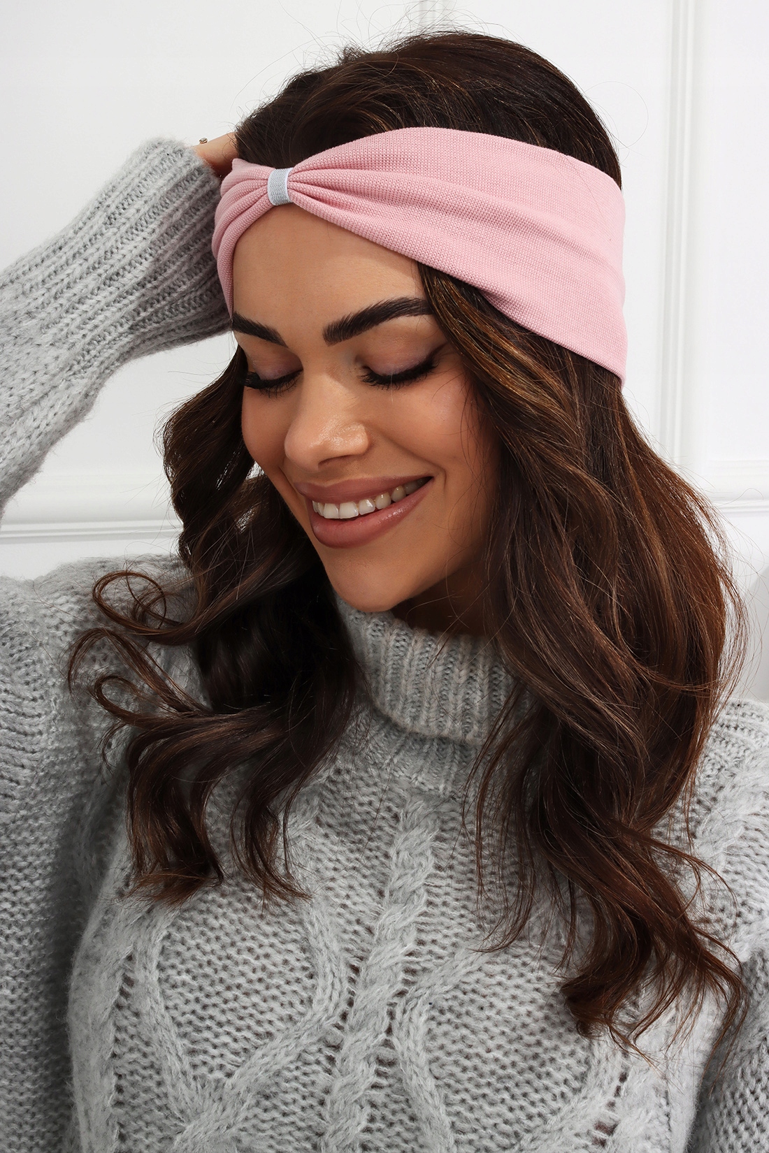 OPASKA DAMSKA NA GŁOWĘ USZY NAUSZNIKI TURBAN WĘZEŁ PRZEPLATANA PUD. RÓŻOWA Model 2648