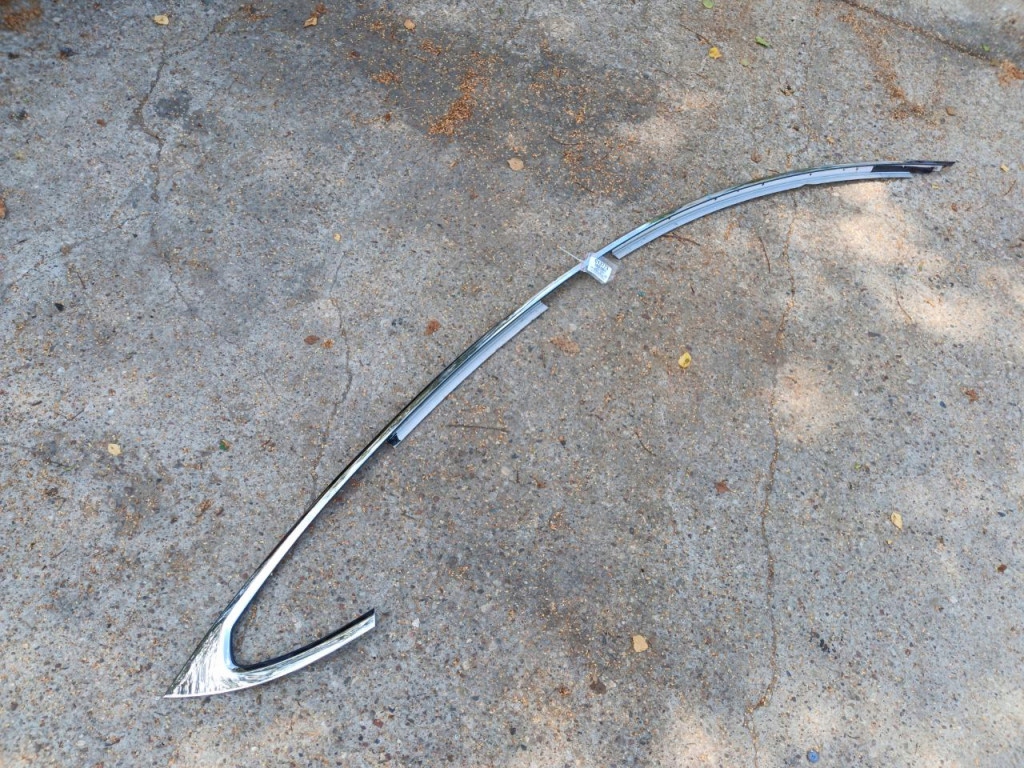 TESLA MODEL S LISTWA CHROMOWANA PRAWA 1079448-00-D